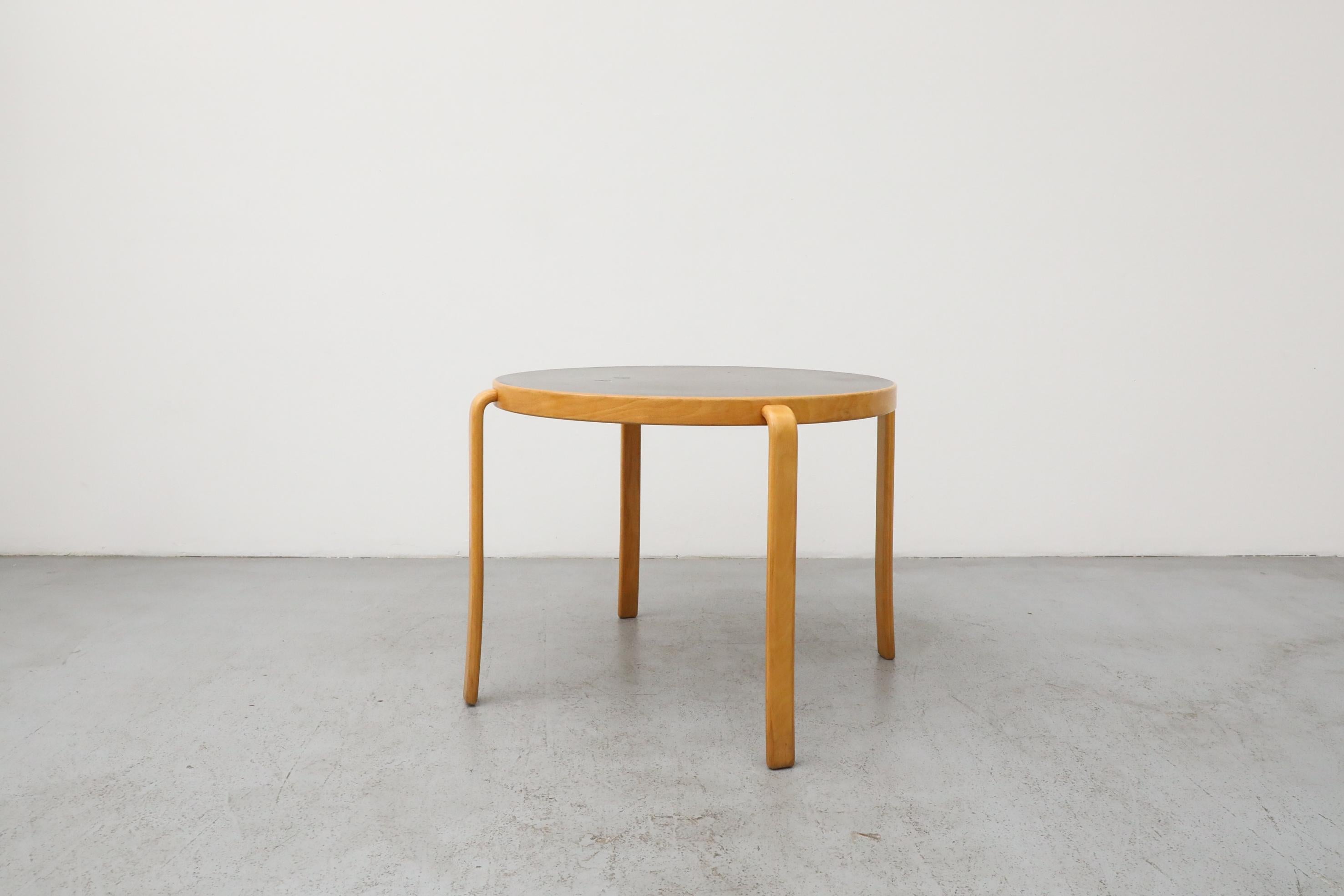 Magnus Olesen '8000-Series' Round Dining or Center Tables, 1980's For Sale 1
