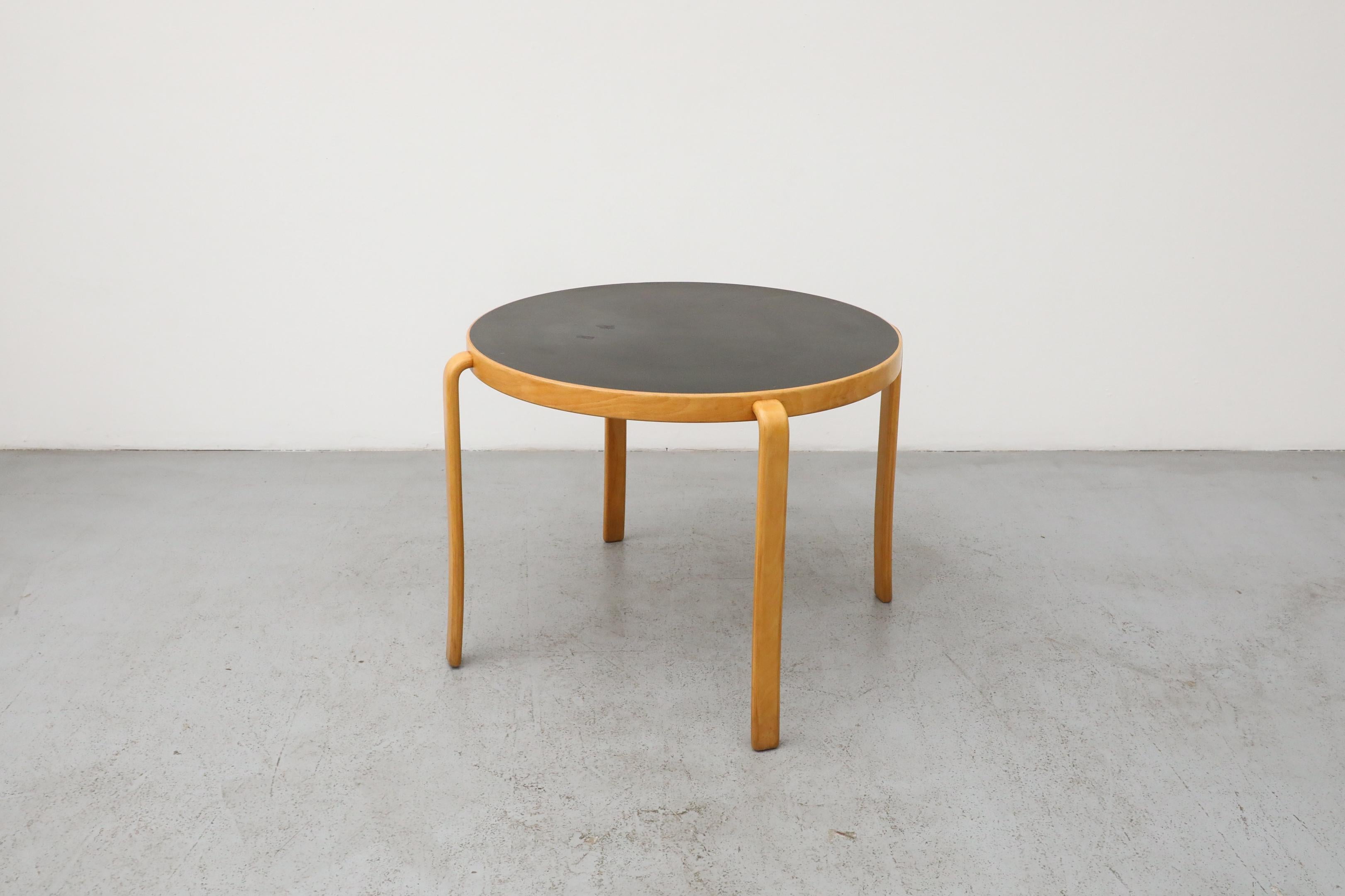 Magnus Olesen '8000-Series' Round Dining or Center Tables, 1980's For Sale 2