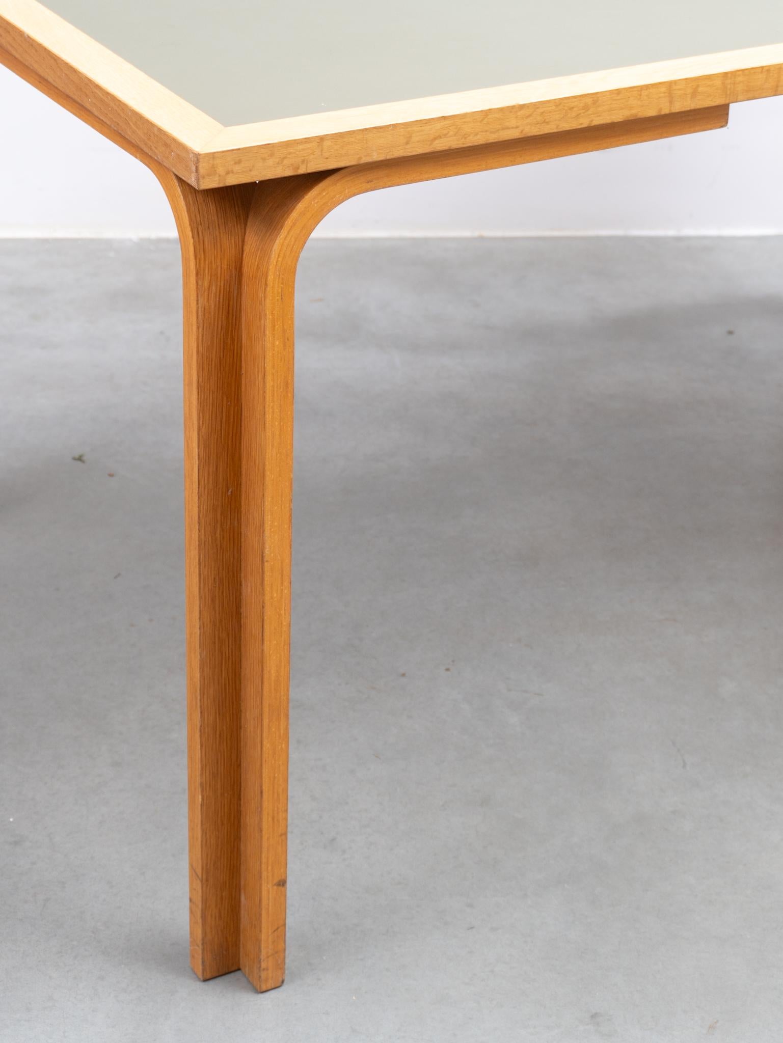Plateau de table en olivier vert étiqueté Made in Denmark, Magnus Olesen, années 1970 en vente 2