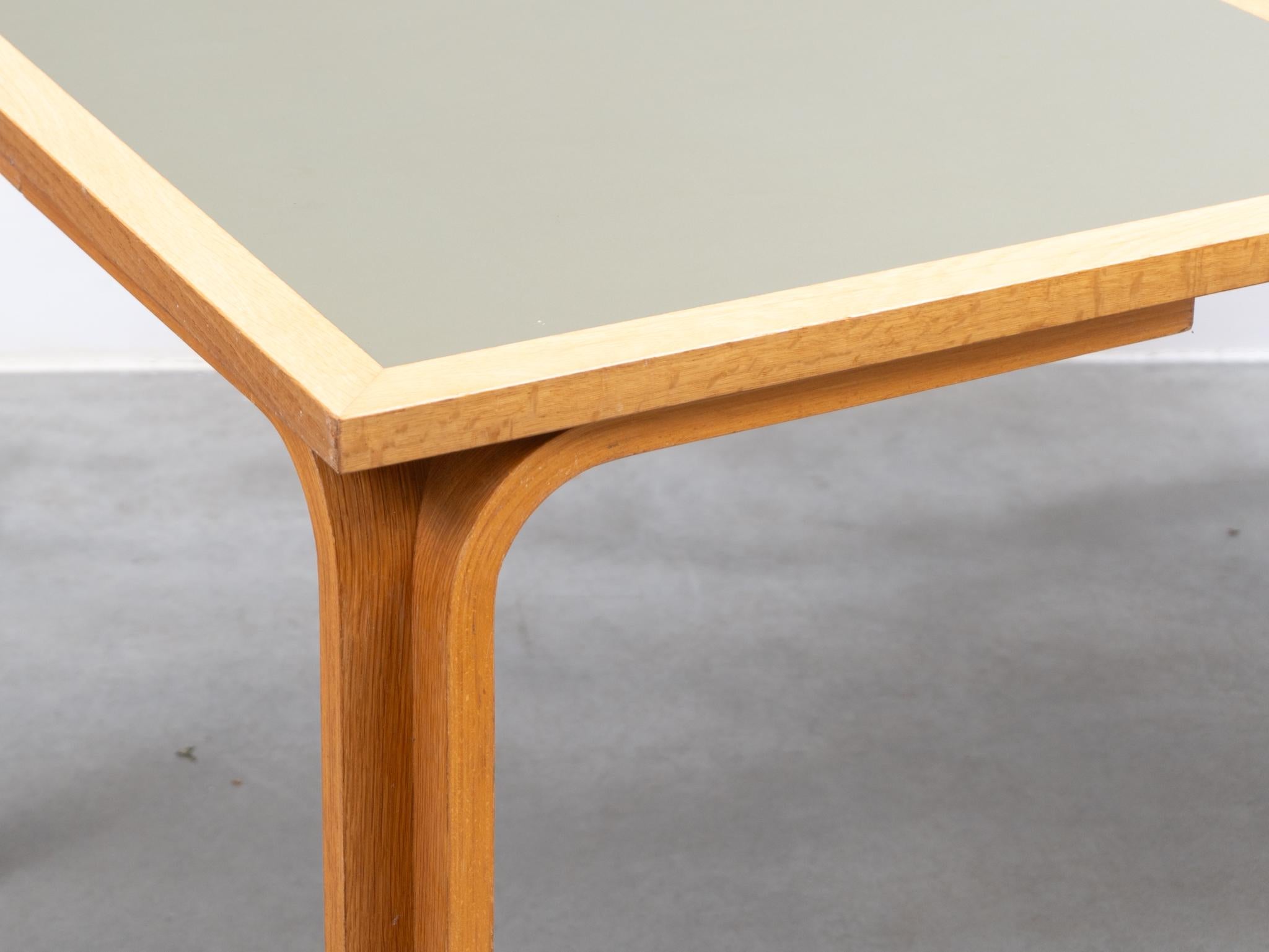 Plateau de table en olivier vert étiqueté Made in Denmark, Magnus Olesen, années 1970 en vente 3