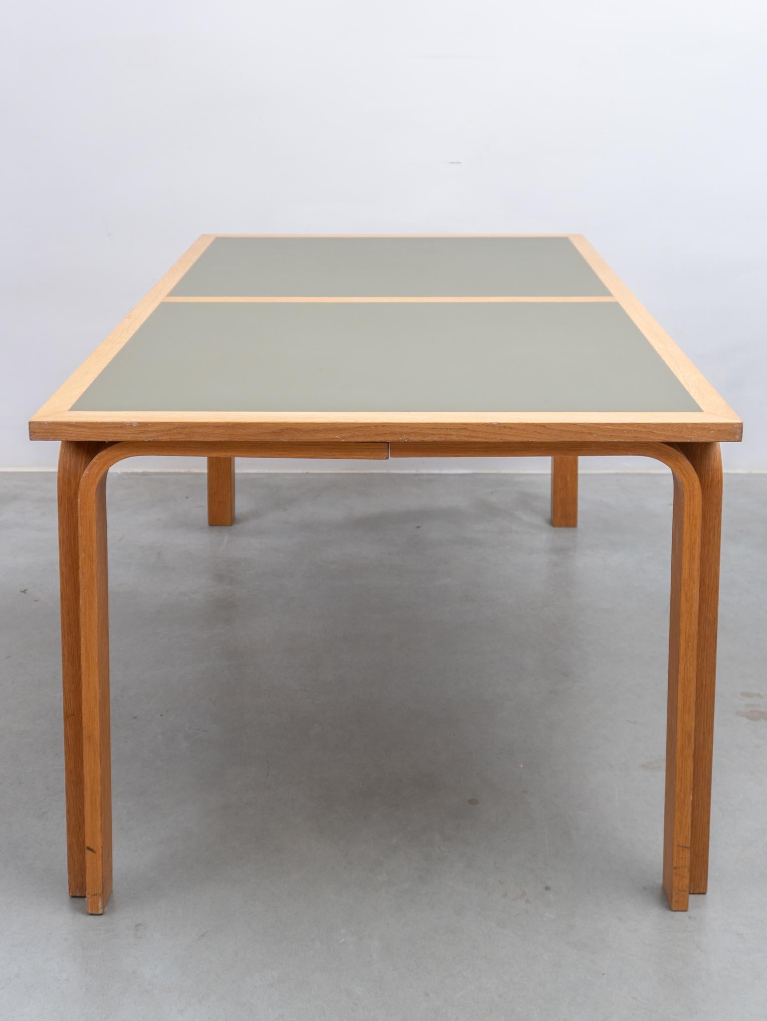 Plateau de table en olivier vert étiqueté Made in Denmark, Magnus Olesen, années 1970 en vente 4