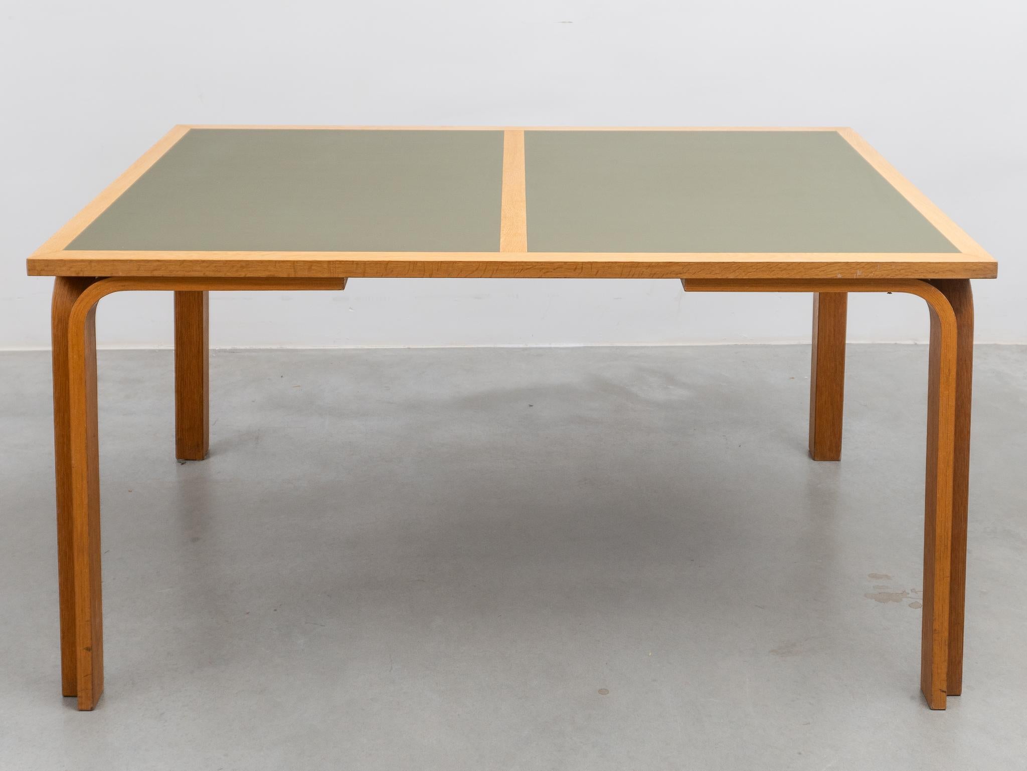 Danois Plateau de table en olivier vert étiqueté Made in Denmark, Magnus Olesen, années 1970 en vente