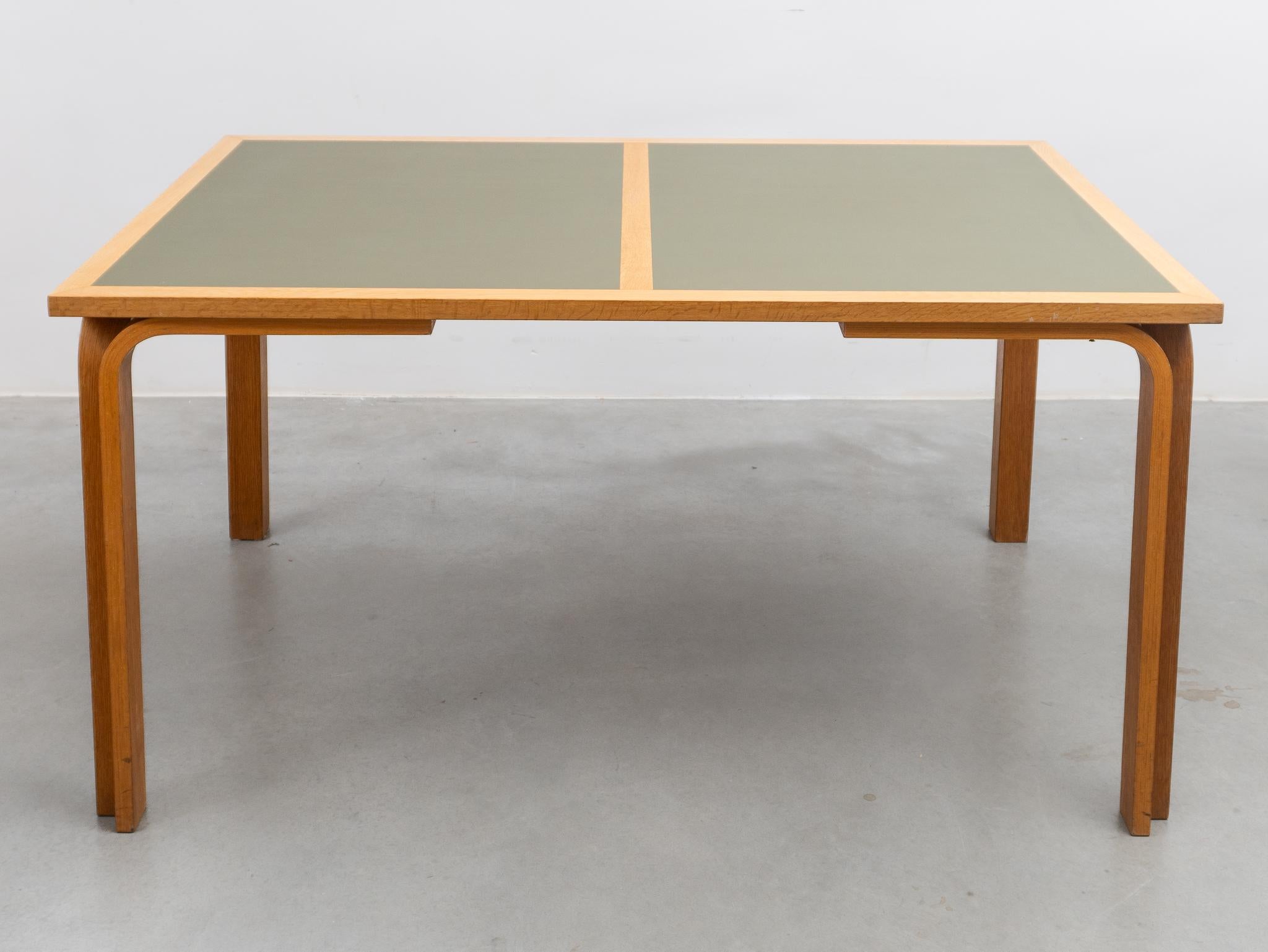 Fait main Plateau de table en olivier vert étiqueté Made in Denmark, Magnus Olesen, années 1970 en vente