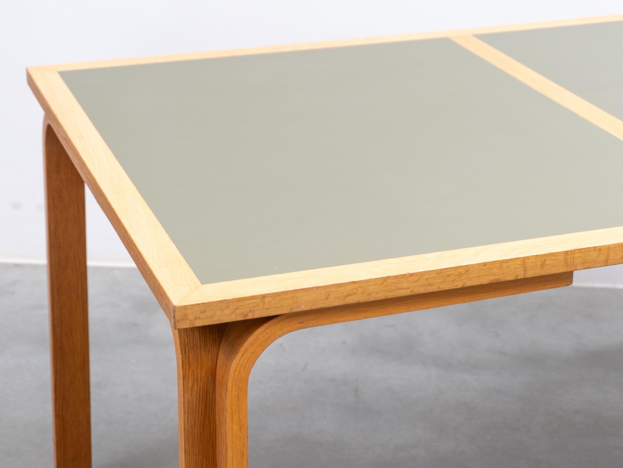 Stratifié Plateau de table en olivier vert étiqueté Made in Denmark, Magnus Olesen, années 1970 en vente