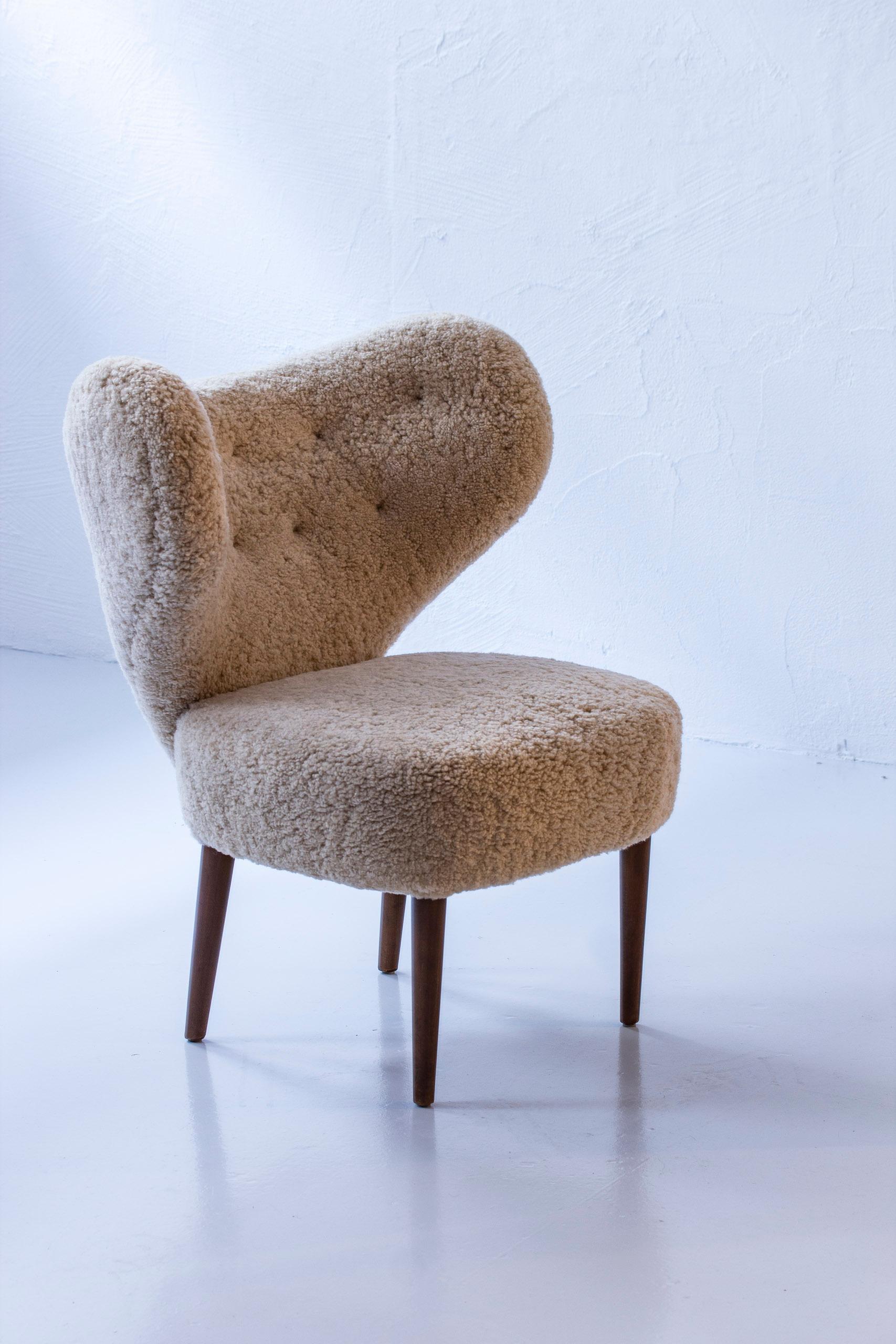 Magnus Stephensen 'Attributed' Lounge Chair Beige Sheepskin Beech Denmark, 1950s In Good Condition For Sale In Hägersten, SE
