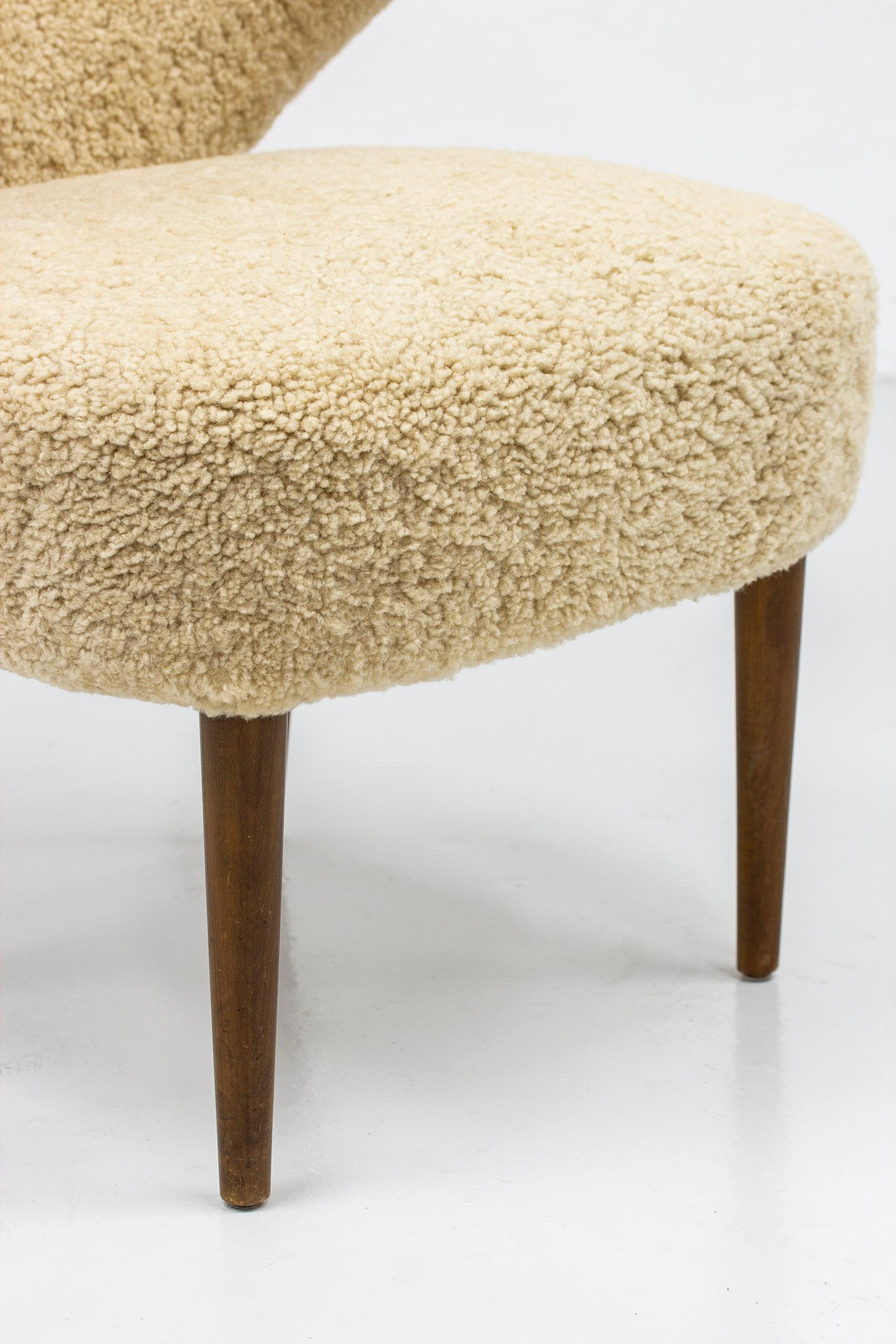 Magnus Stephensen 'Attributed' Lounge Chair Beige Sheepskin Beech Denmark, 1950s For Sale 1