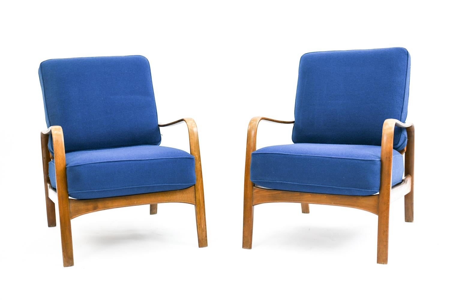 This sofa suite was designed by Magnus Stephensen for Fritz Hansen as an early example of Danish Mid-Century Modern style, circa 1930s-1940s. The suite includes loveseat and a pair of lounge chairs with rounded arms and blue upholstery.