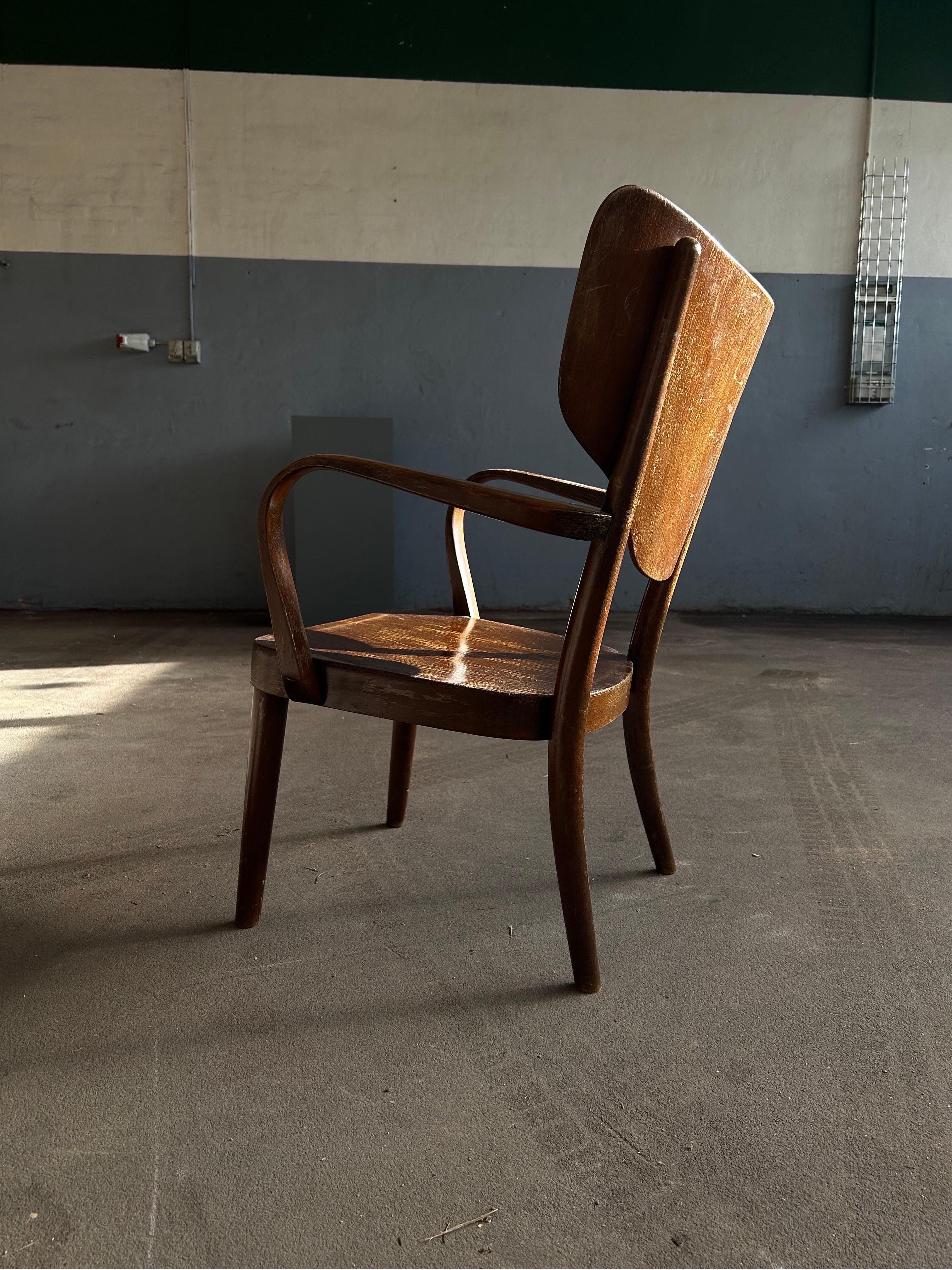 Rare Magnus Stephensen lounge chair in dark stained beechwood by Fritz Hansen in the 1940s.

The chair is in good condition with a beautiful patina and ready to be taking in use, the chair is the perfect detail to any interior and fits the typical