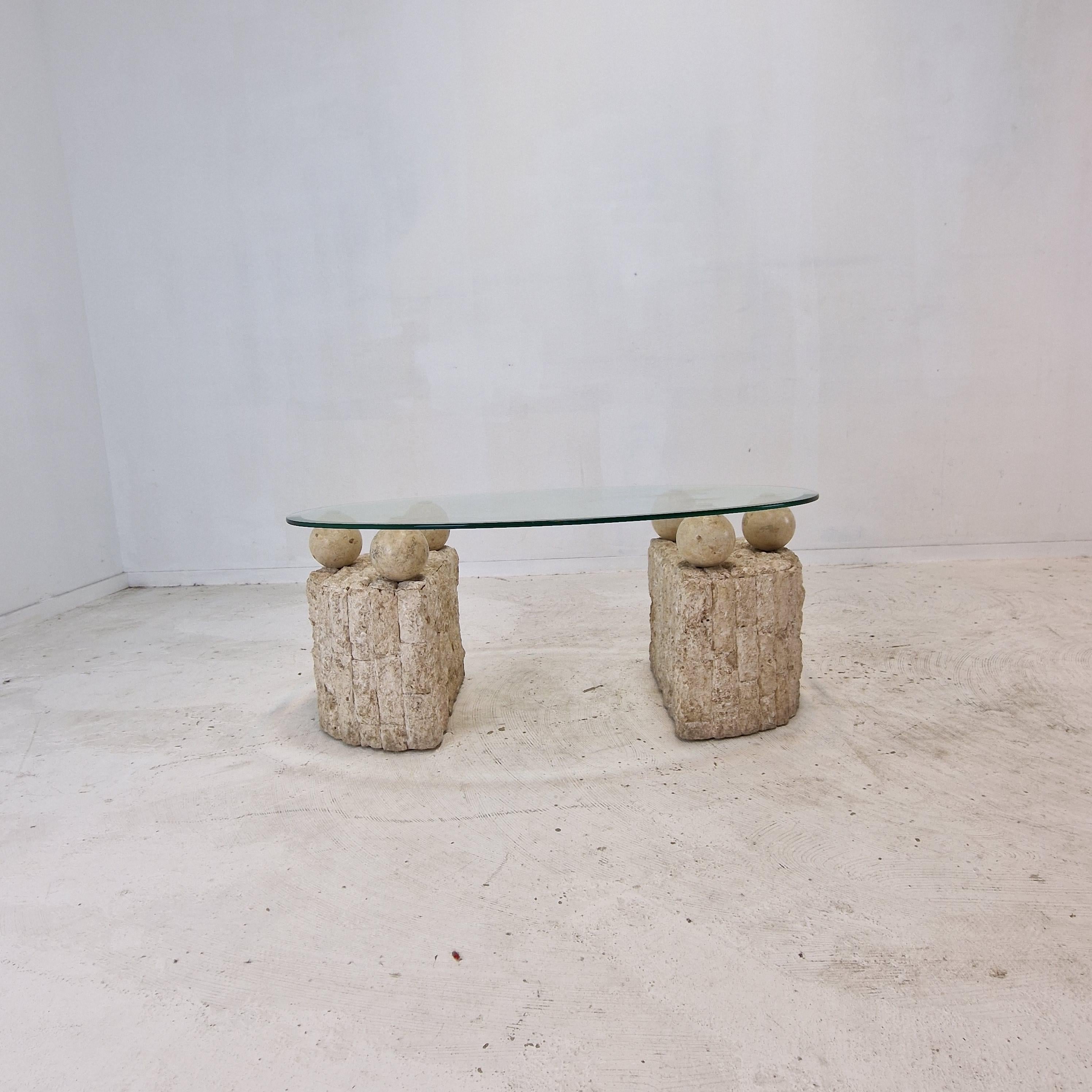 Inconnu Table basse en pierre de Ponte Mactan ou pierre fossile de Magnussen, années 1980 en vente