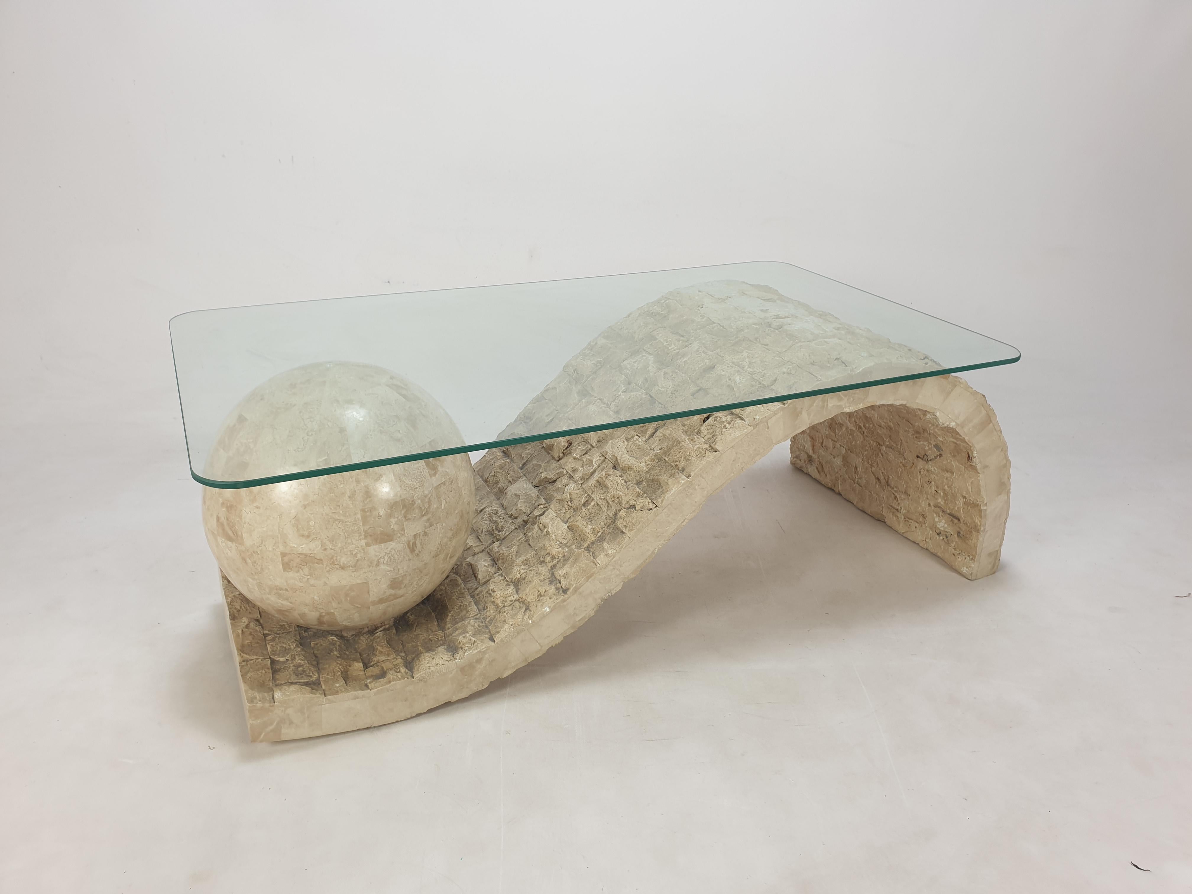 table basse en pierre fossile