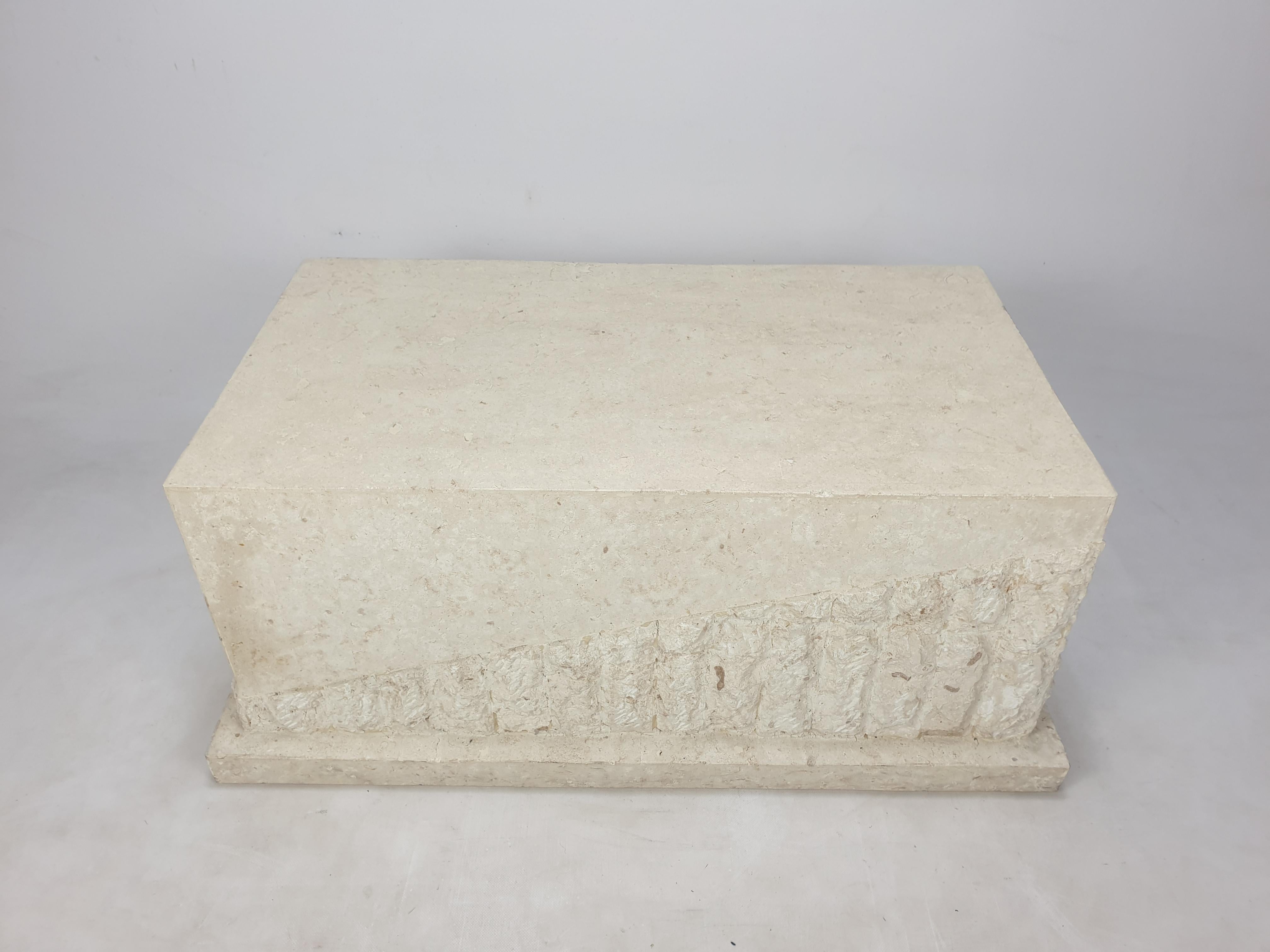 Magnussen Ponte Mactan Stone or Fossil Stone Coffee Table, 1980s In Good Condition For Sale In Oud Beijerland, NL