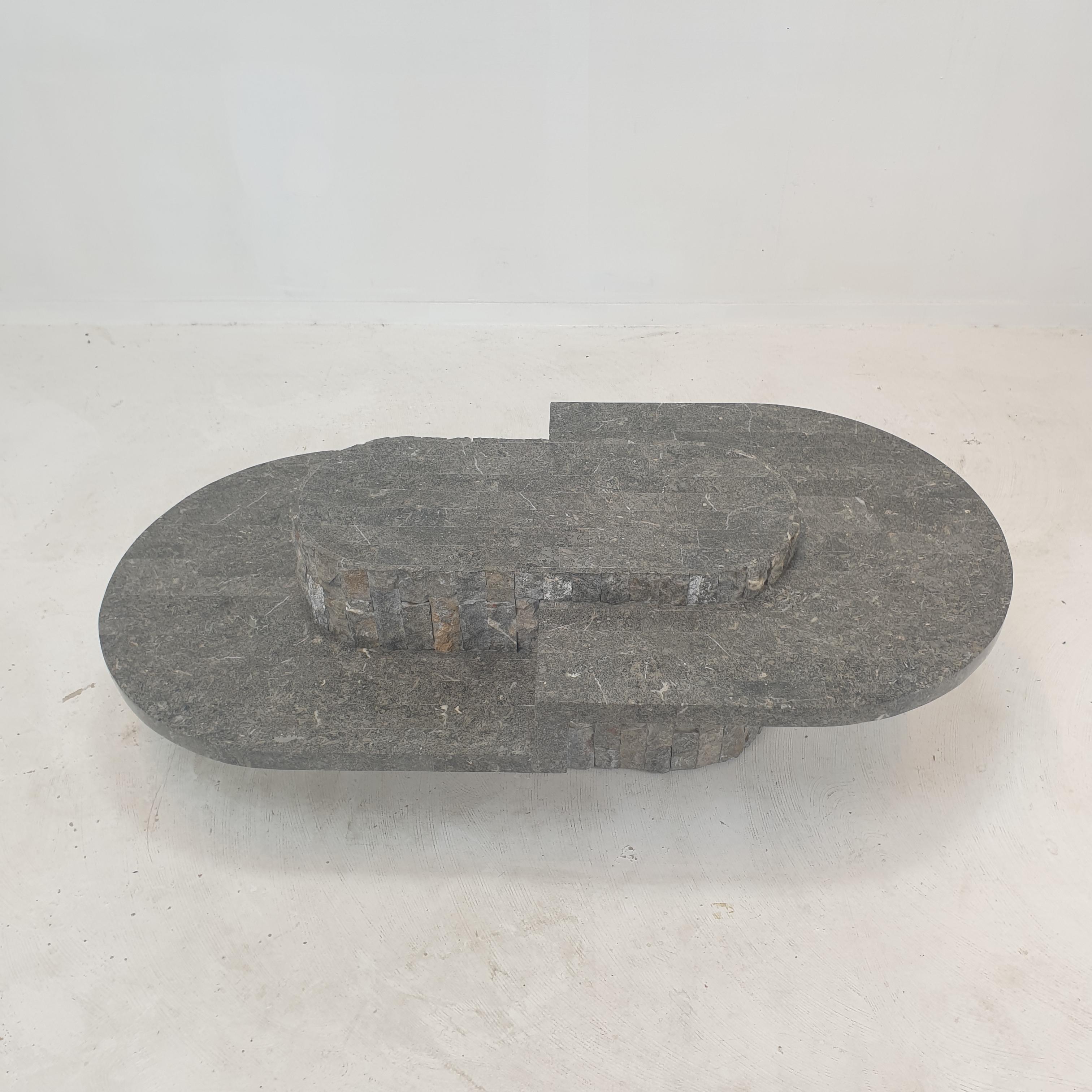 Fin du 20e siècle Table basse en pierre de Mactan ou pierre fossile Ponte de Magnussen, années 1980 en vente