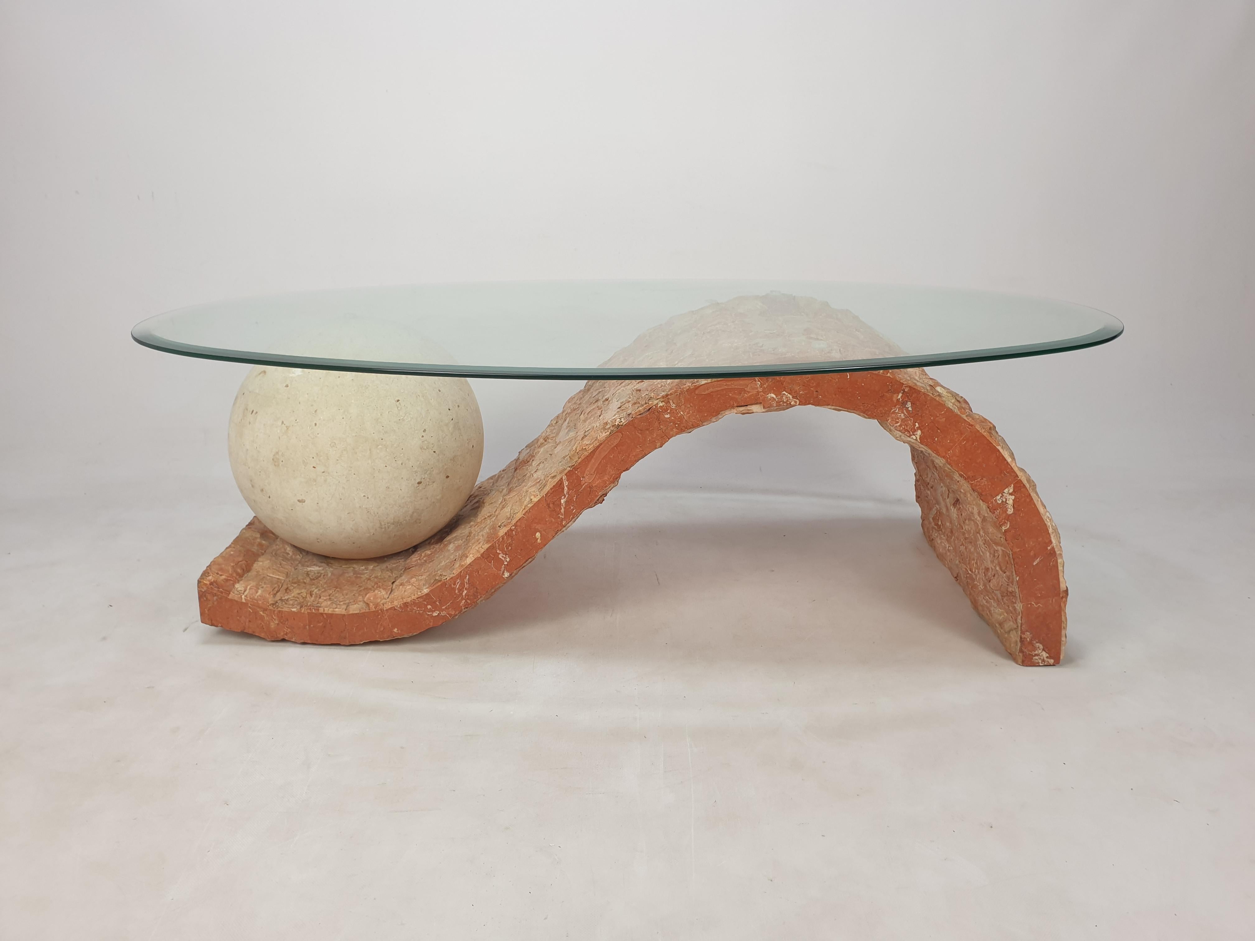 Postmoderne Table basse en pierre de Mactan ou pierre fossile Ponte de Magnussen, années 1980 en vente