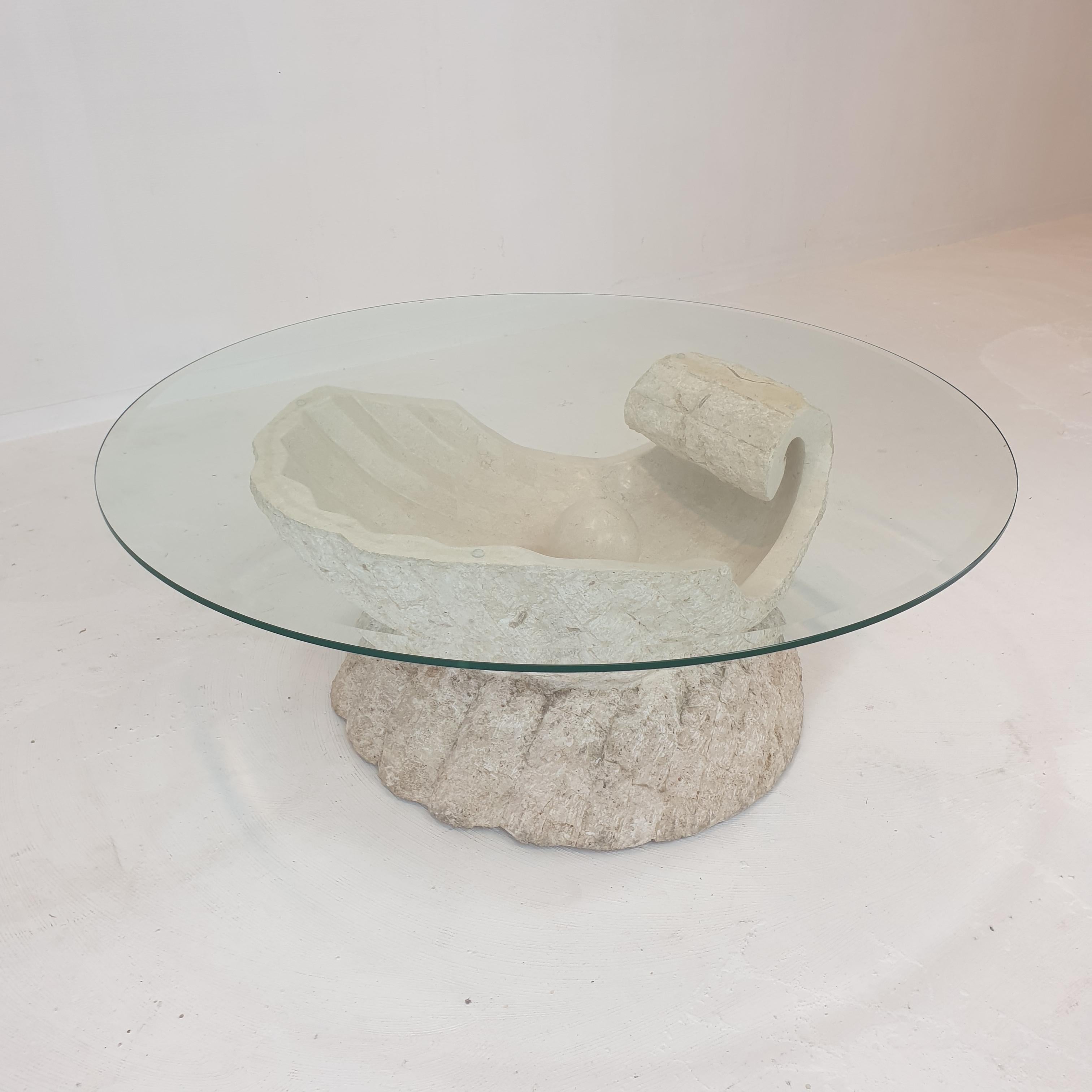 Travertin Table basse en pierre de Mactan ou en coquillage de pierre fossile de Magnussen Ponte, années 1980 en vente