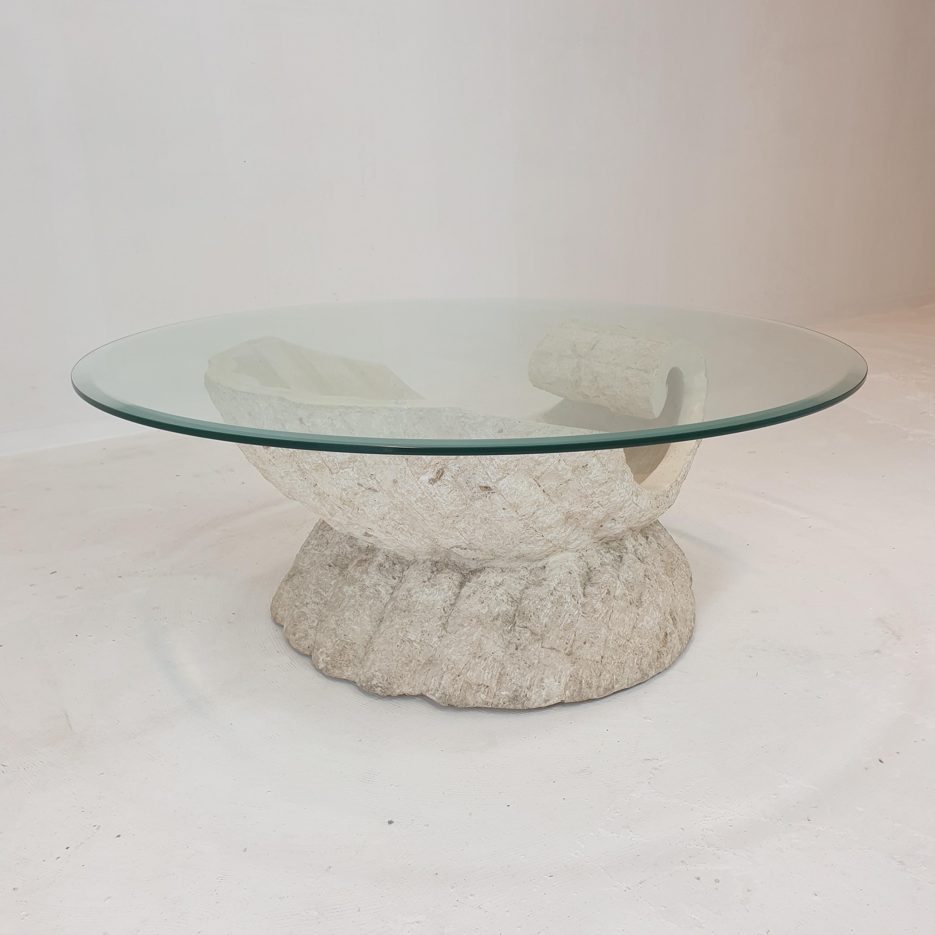 Table basse en pierre de Mactan ou en coquillage de pierre fossile de Magnussen Ponte, années 1980 en vente 1