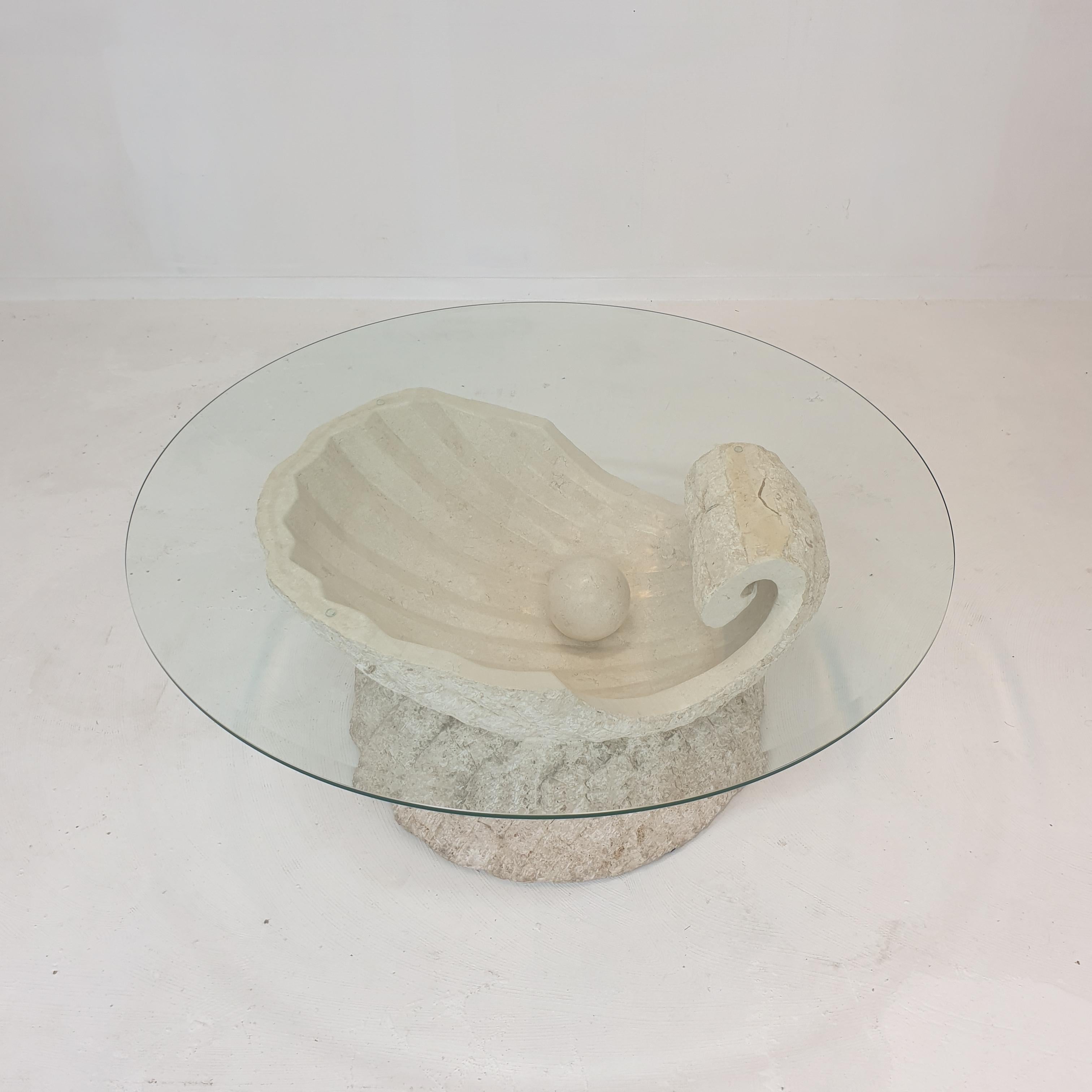 Fait main Table basse en pierre de Mactan ou en coquillage de pierre fossile de Magnussen Ponte, années 1980 en vente