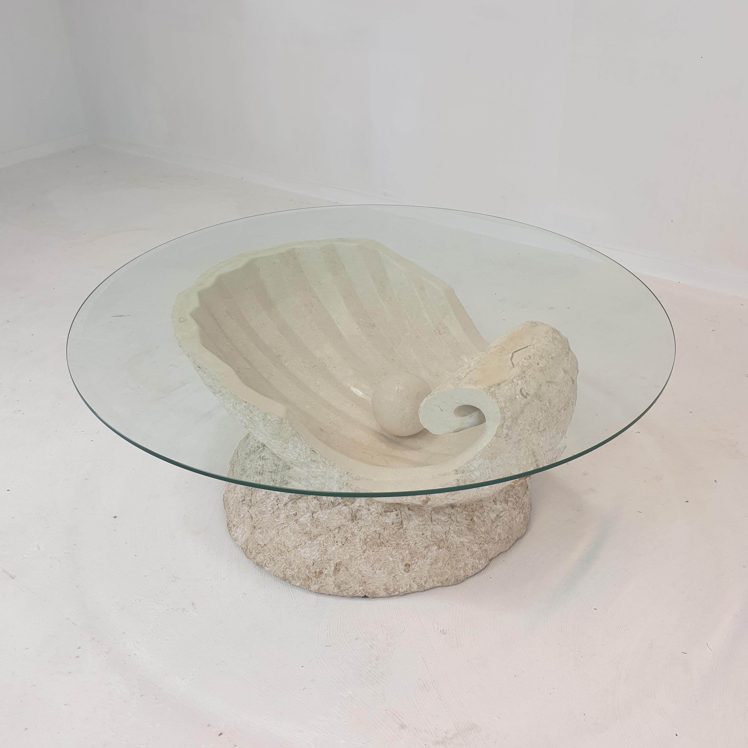 Fin du 20e siècle Table basse en pierre de Mactan ou en coquillage de pierre fossile de Magnussen Ponte, années 1980 en vente