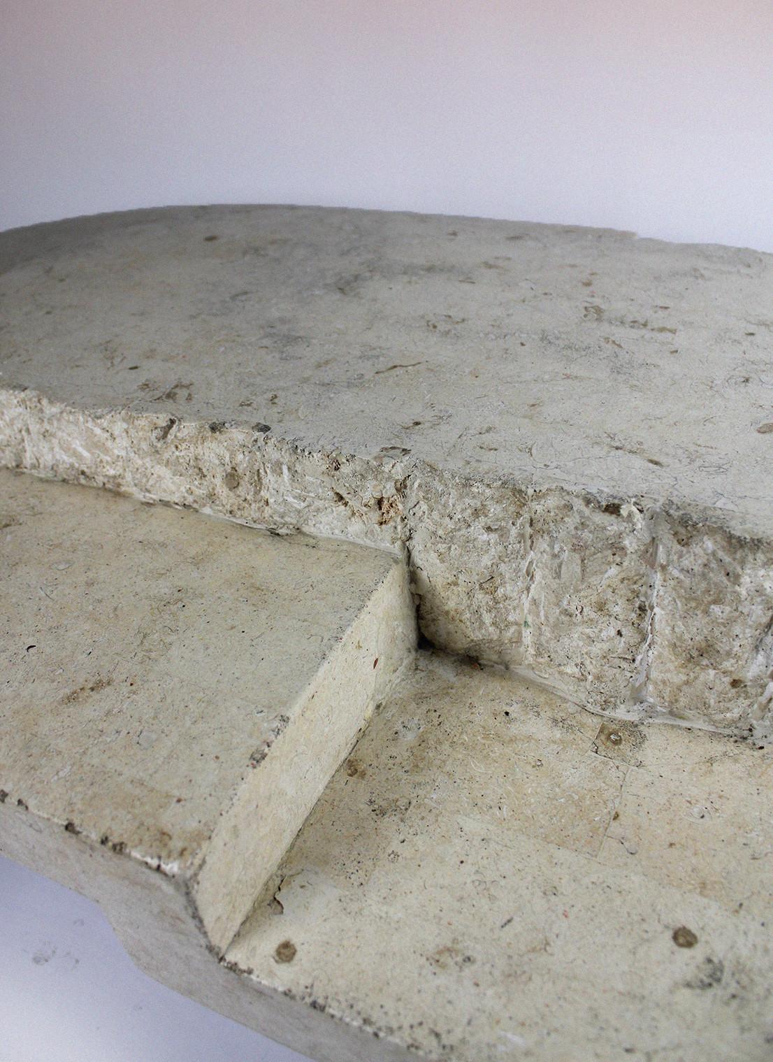 Magnussen Ponte sculptural Mactan Fossil stone oval coffee table Italy 1970 In Good Condition In Antwerpen, BE