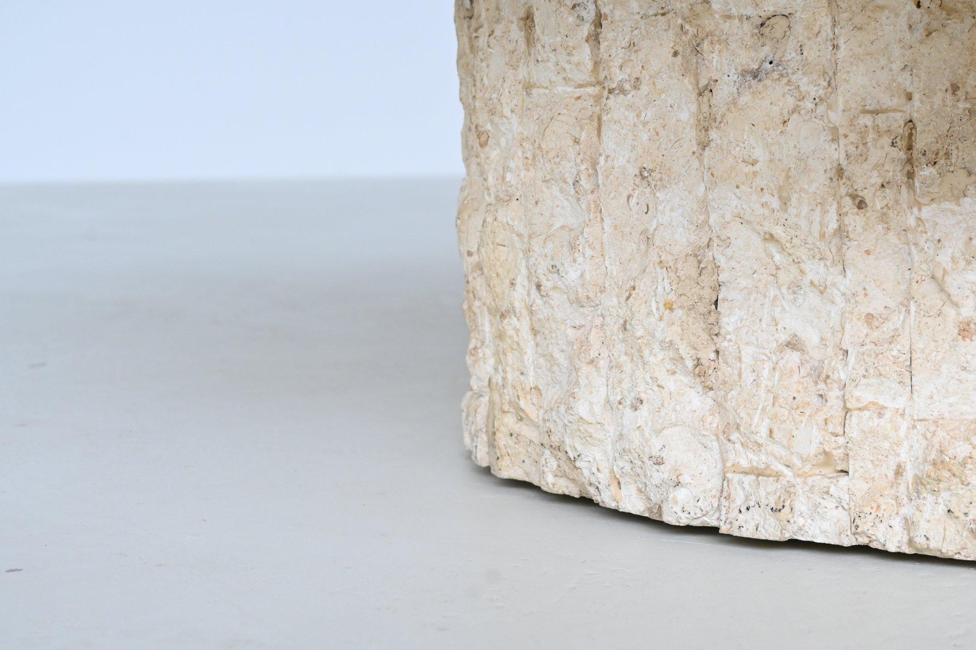 Table basse sculpturale en pierre de Mactan blanche de Whiting Ponte Belgique 1970 en vente 4