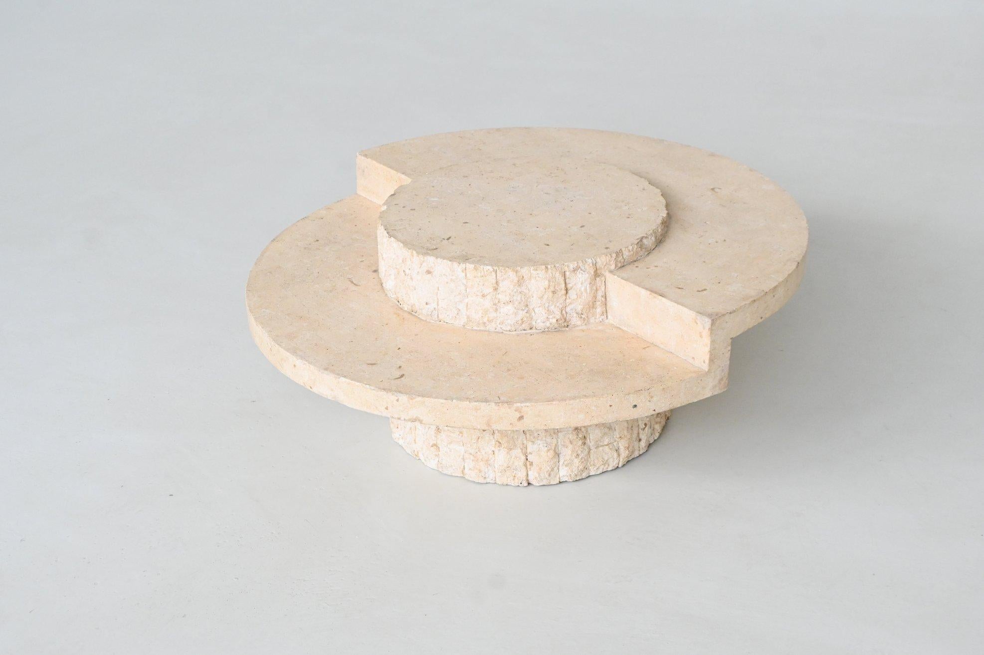 Mid-Century Modern Table basse sculpturale en pierre de Mactan blanche de Whiting Ponte Belgique 1970 en vente