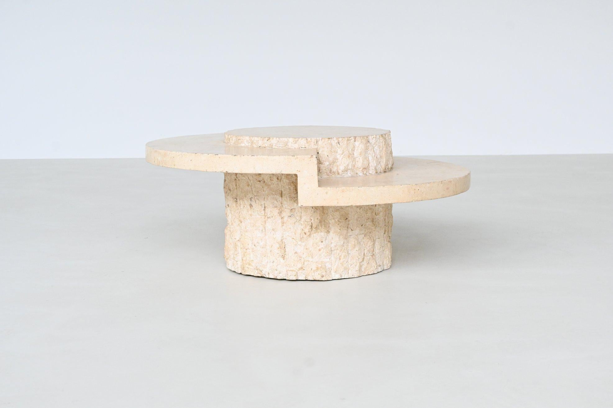 Belge Table basse sculpturale en pierre de Mactan blanche de Whiting Ponte Belgique 1970 en vente