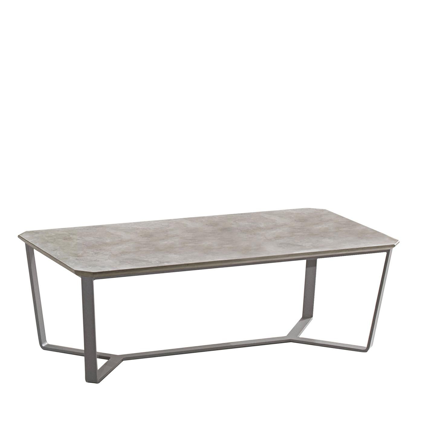 An interplay of matching hues and contrasting materials, this coffee table is a superb object of functional decor whose timeless allure will fit both Classic and modern homes. The metal base in gray-finished metal provides a light and airy support