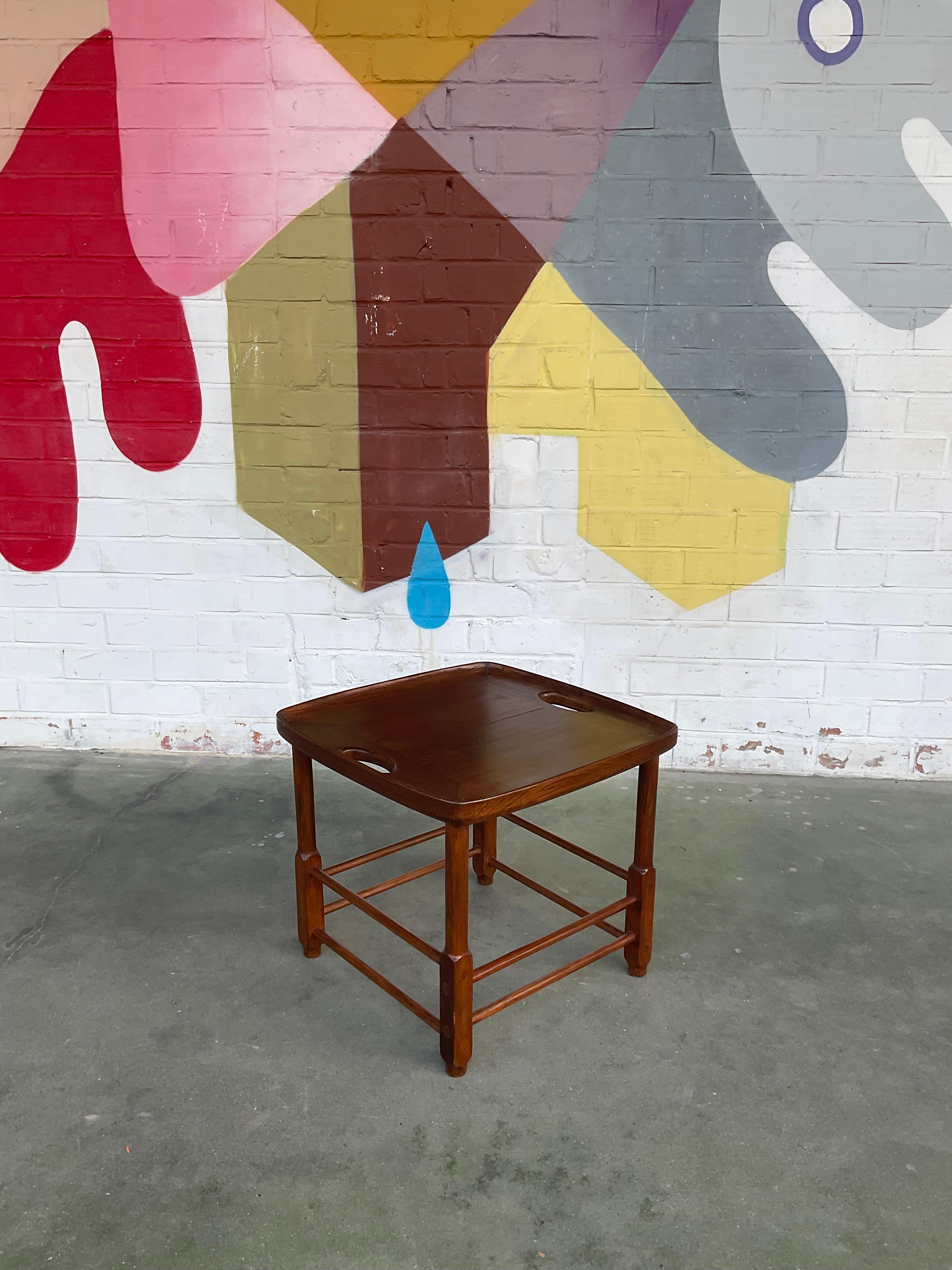Jolie table d'appoint ou tabouret par Sergio Rodrigues 