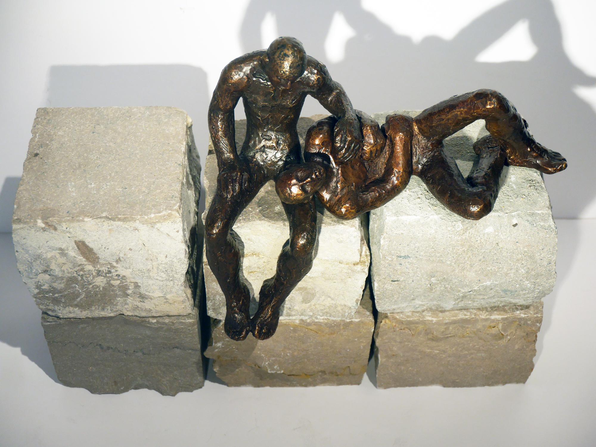 Tendresse, figurative bronze sculpture, evocation of tenderness between two men - Contemporary Sculpture by Maguy Banq