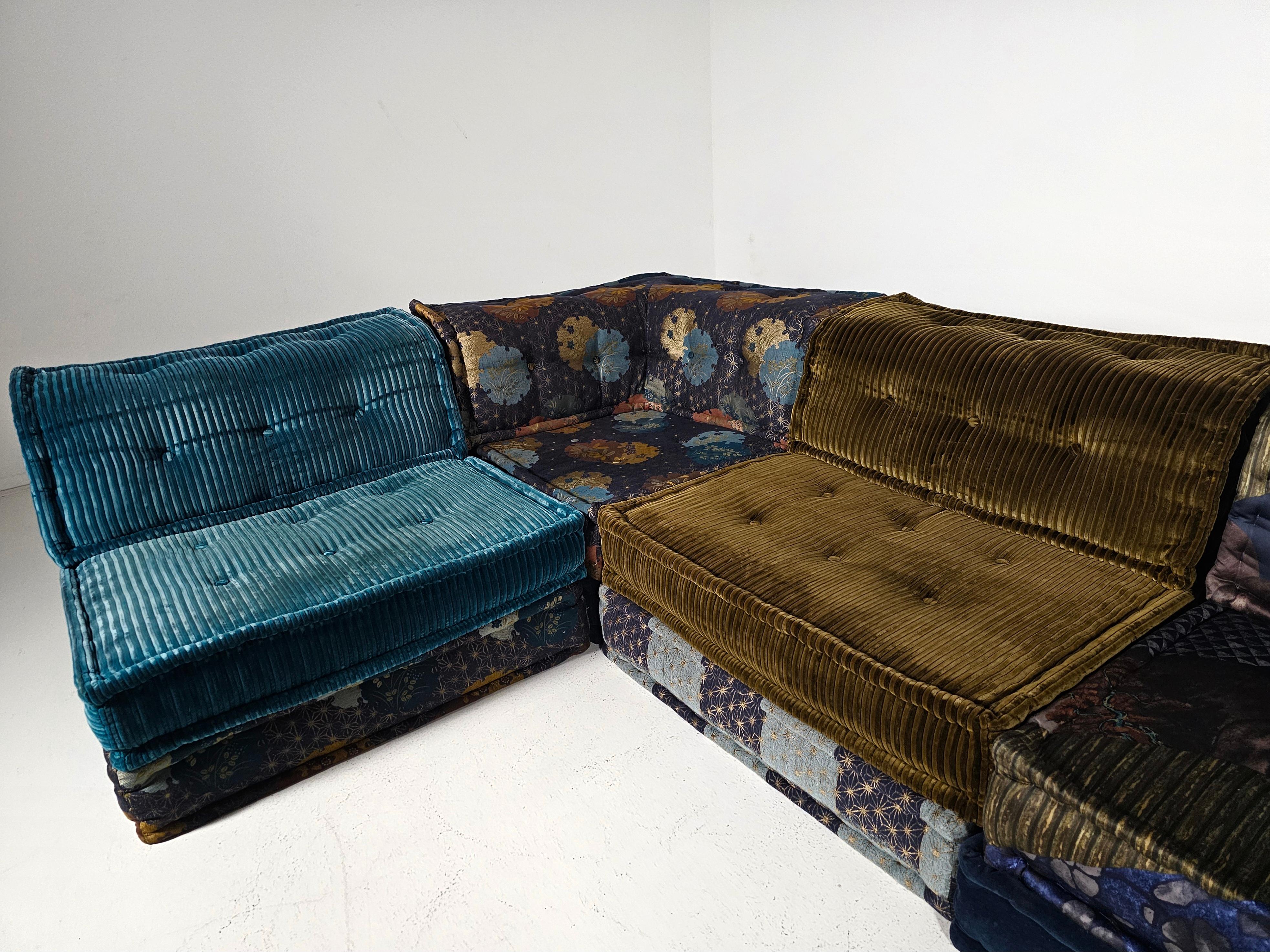 Mah Jong 10 piece sectional sofa in Kenzo Takada fabric, Roche Bobois, France 5