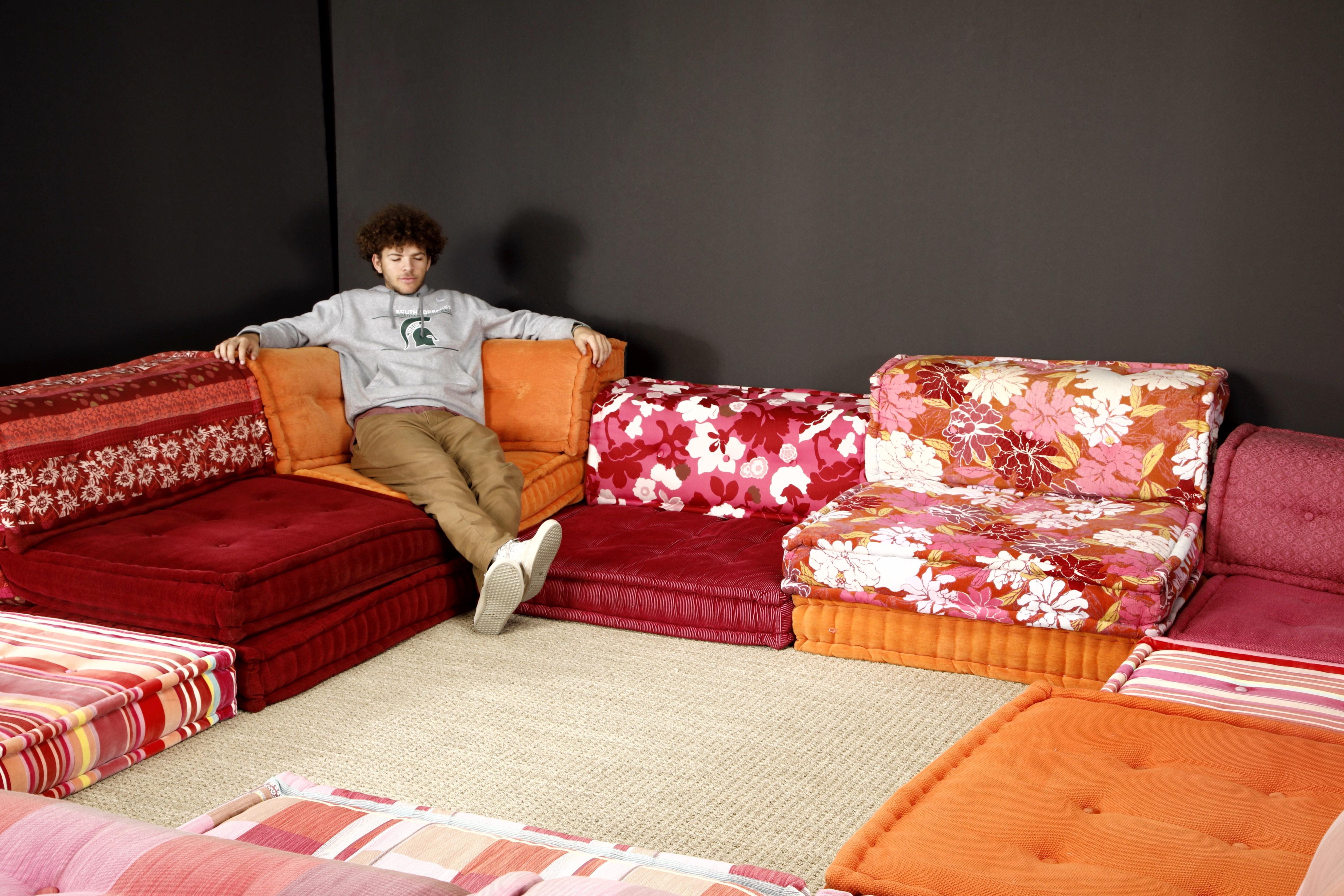 'Mah Jong' 26-Piece Living Room Set by Missoni for Roche Bobois France, Signed  11