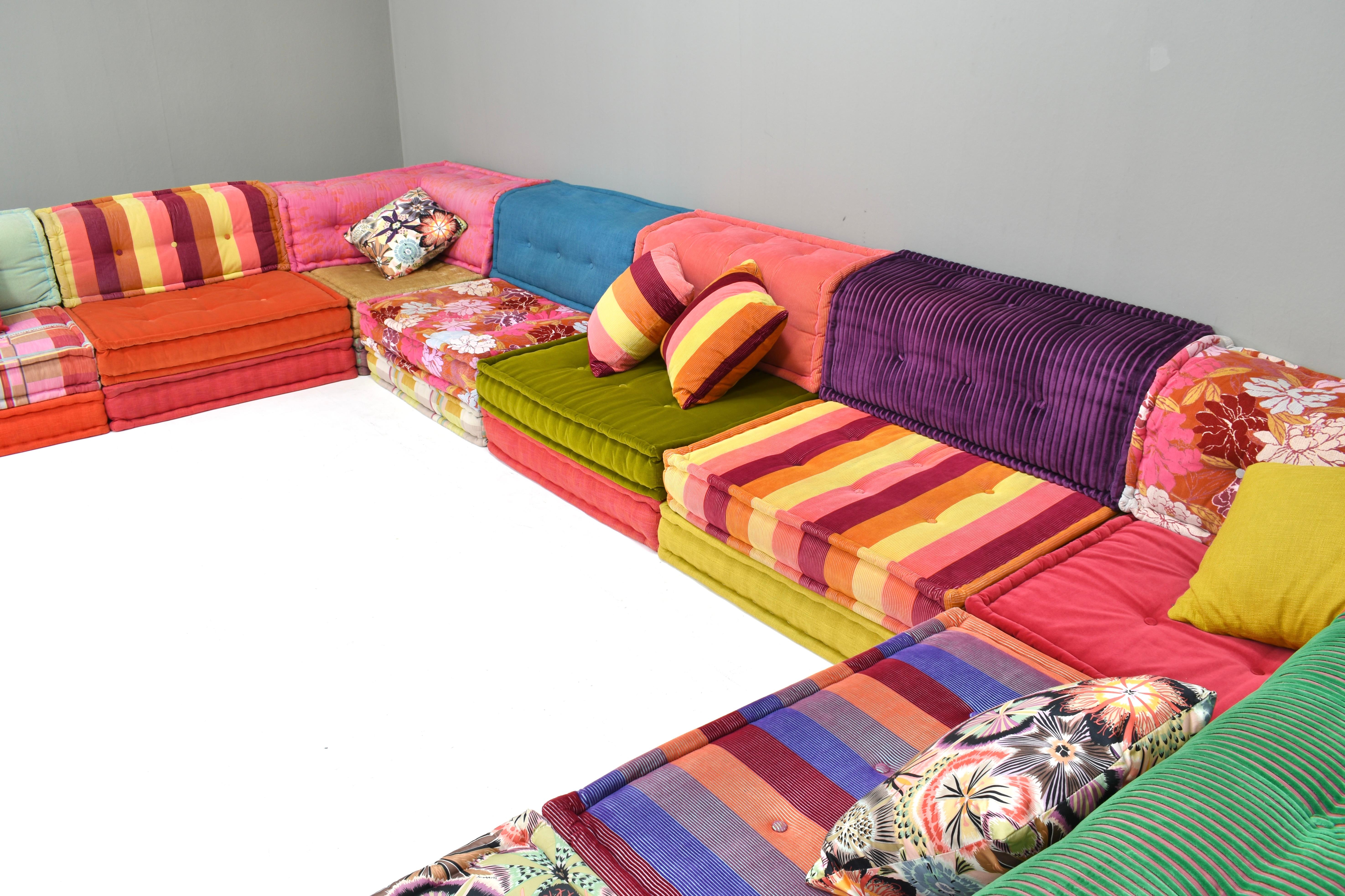 Fin du 20e siècle Mah Jong 33 piece sofa by Hans Hopfer in Missoni / Kenzo fabric for Roche Bobois en vente