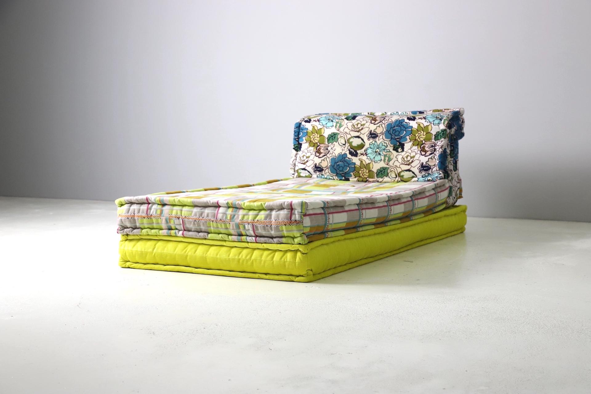 French 'Mah Jong' chaise longue by Hans Hopfer for Roche Bobois, France 2010s