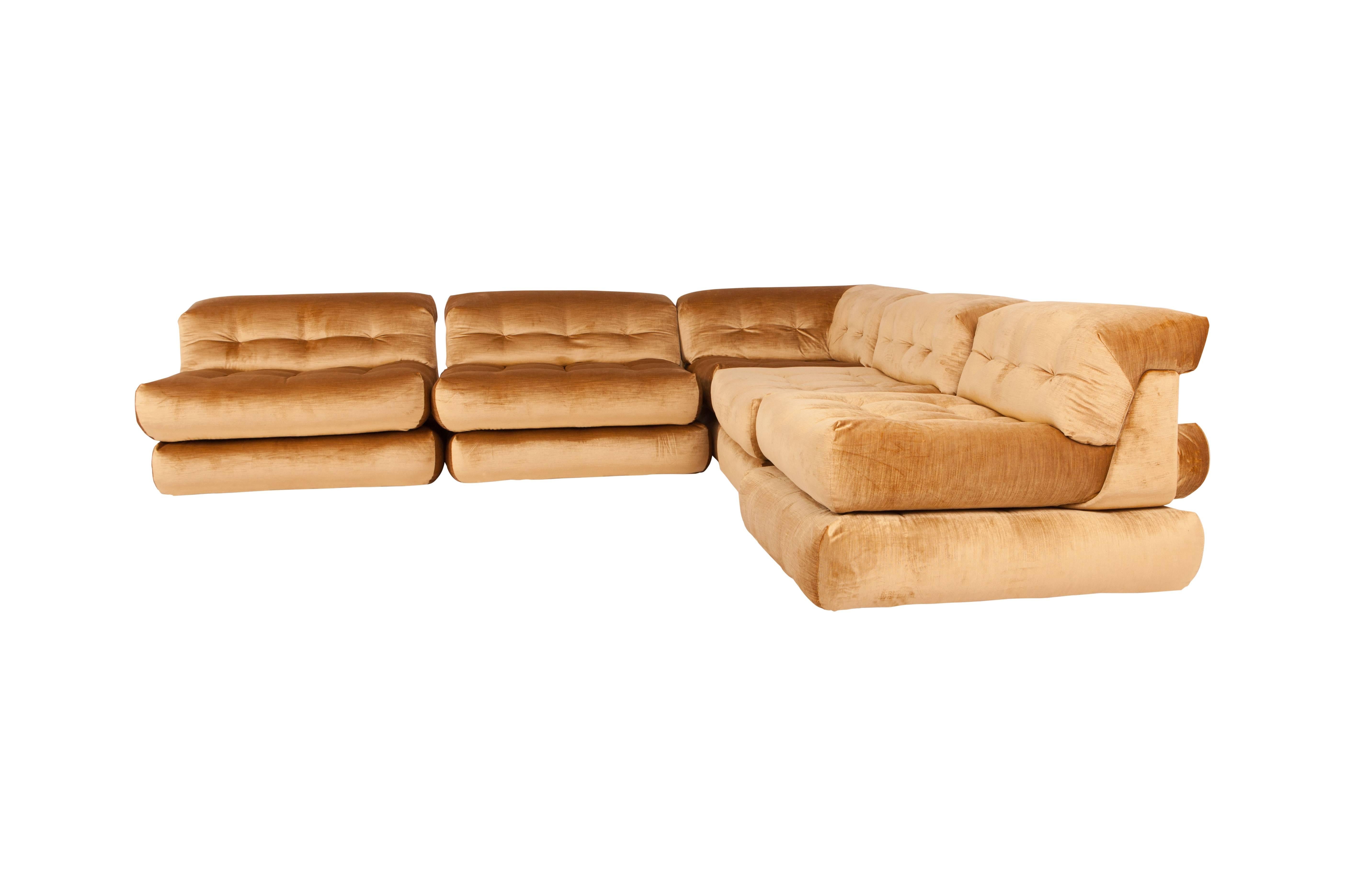 Canapé modulaire Mah Jong First Edition en velours doré de Roche Bobois 2