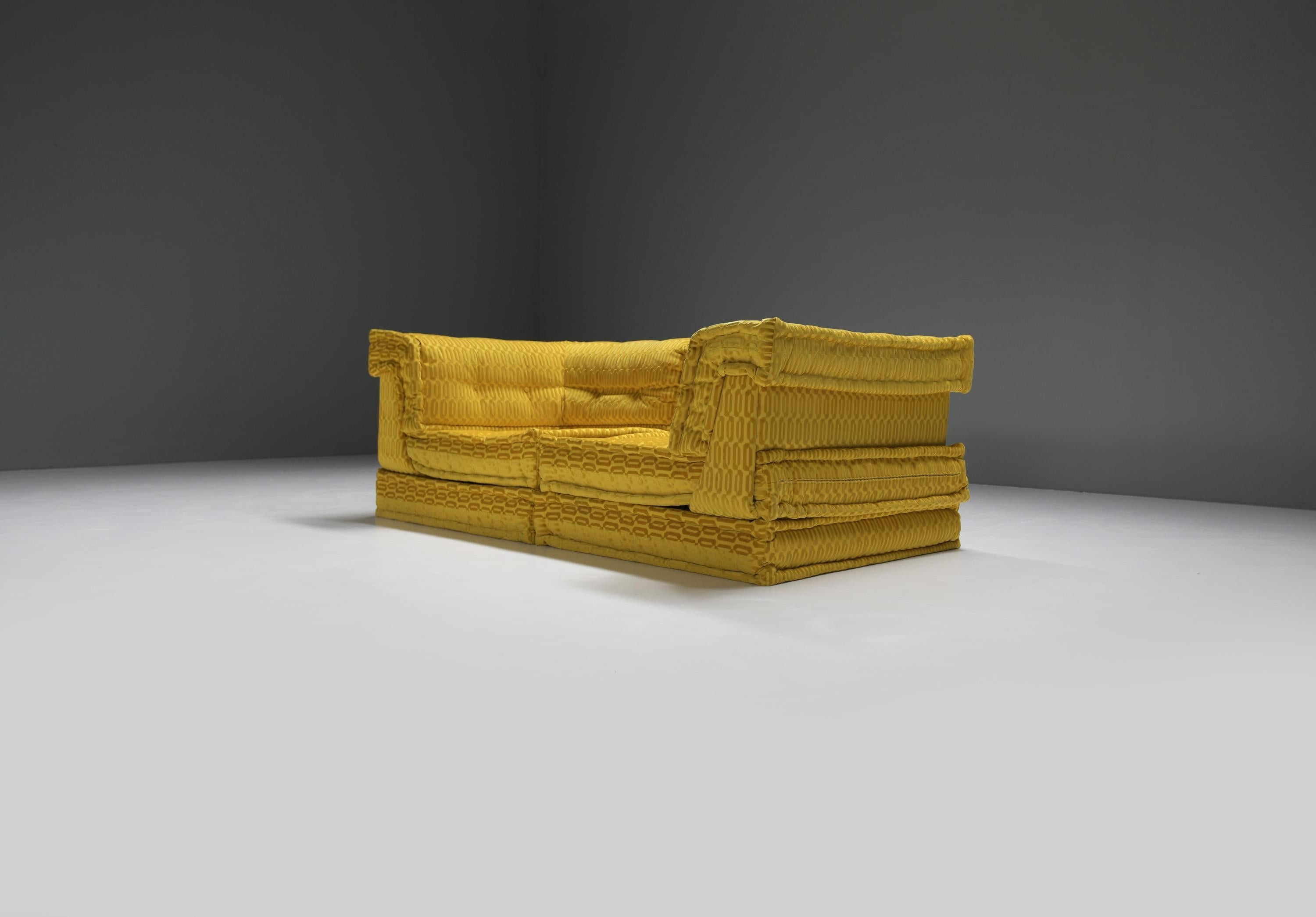 French Mah Jong Private modular sofa in gold by Hans Hopfer for Roche Bobois France For Sale