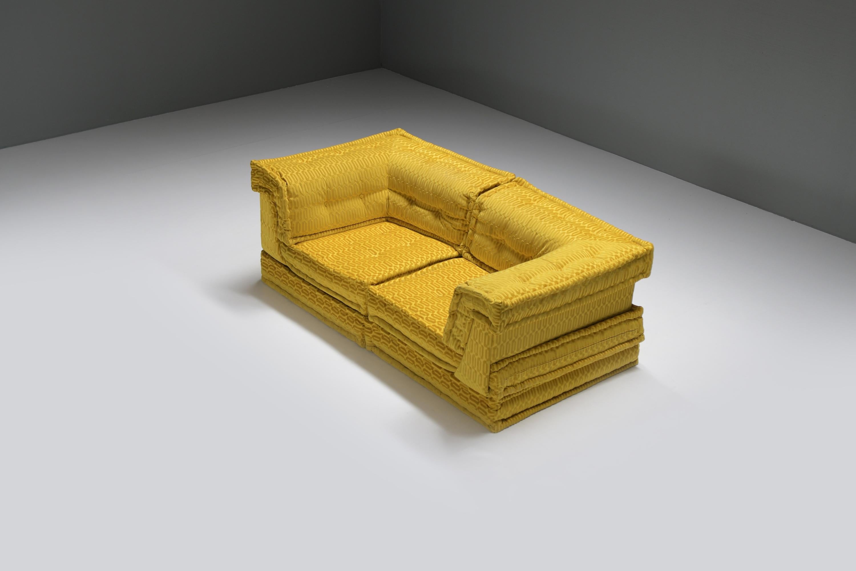 French Mah Jong Private modular sofa in gold by Hans Hopfer for Roche Bobois France For Sale