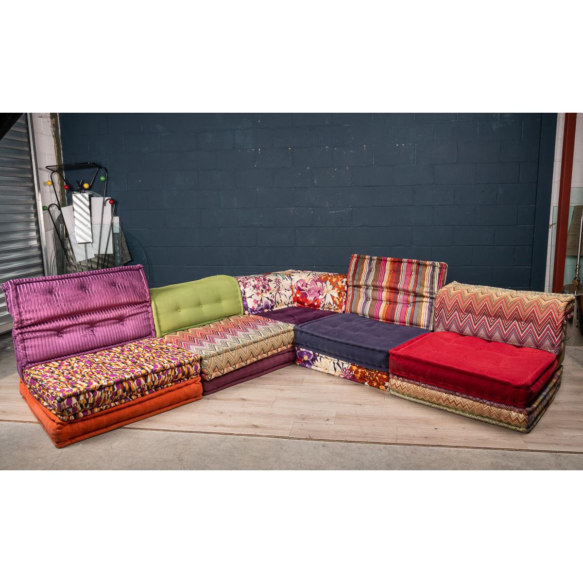 Elevate a living space with this stunning designer “Mah Jong” modular sofa suite by Roche Bobois. The set consists of ten seat cushions, one corner backrest and four (adjustable) straight backrests. Perfect for any lounge, cinema room or games room