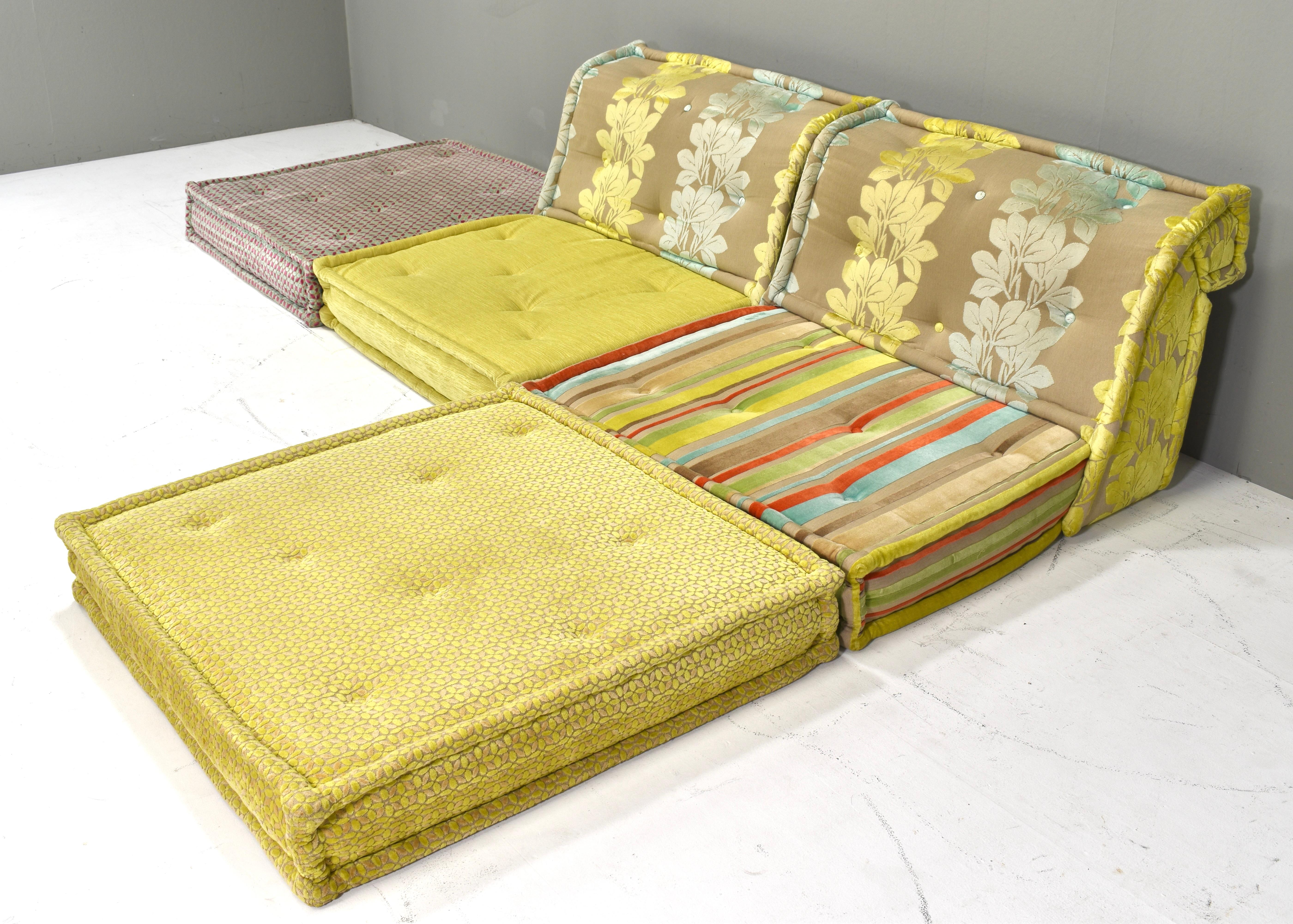 ntroduction du canapé de style Mah Jong par Gobbo Salotti à la manière de Hans Hopfer pour Roche Bobois : Là où l'innovation rencontre le confort iconique !
Il contient 4 coussins et 2 dossiers avec têtières réglables.

Design/One : dans le style de