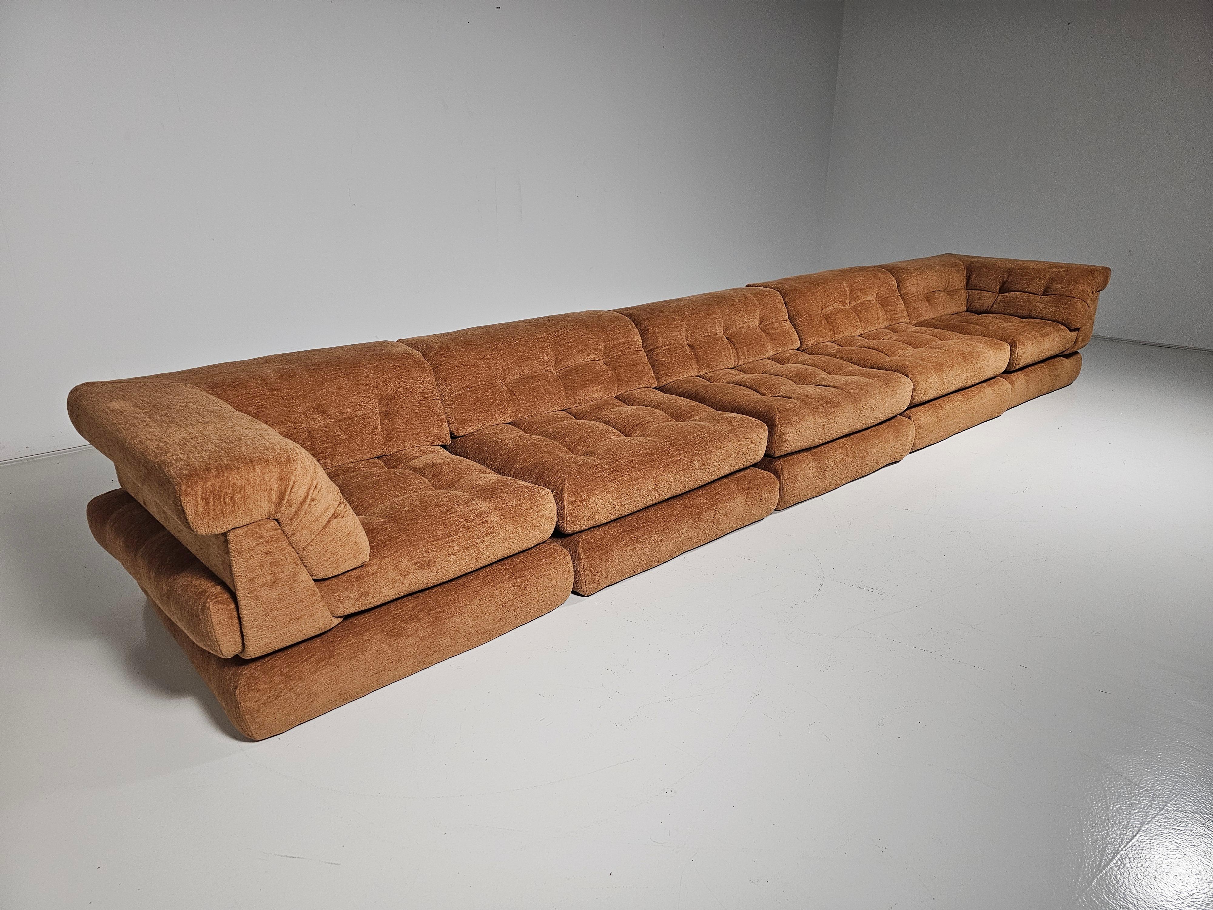 Mid-Century Modern Mah Jong sofa in rust brown chenille by Hans Hopfer, Roche Bobois, France, 1970s