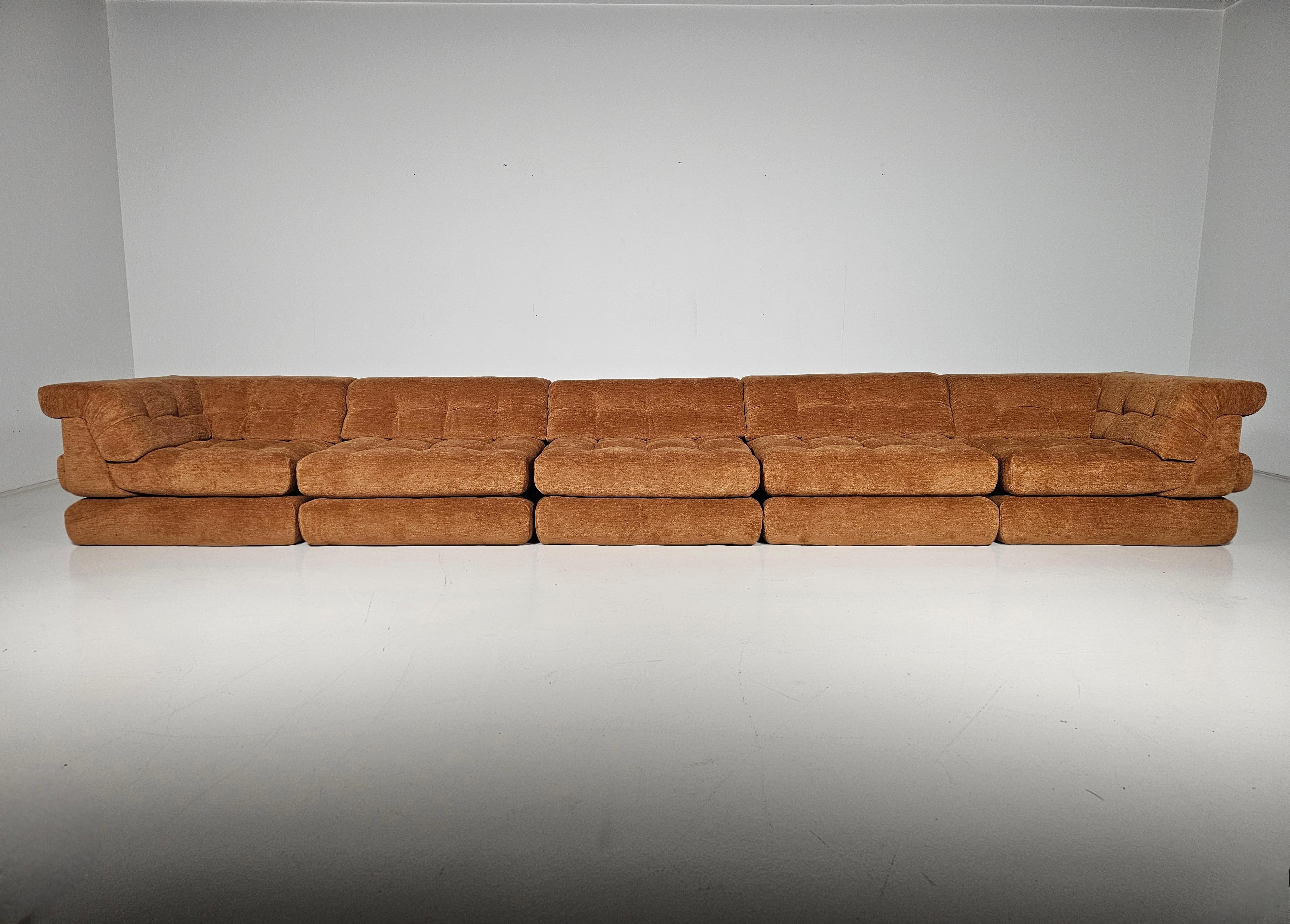 Mah Jong sofa in rust brown chenille by Hans Hopfer, Roche Bobois, France, 1970s In Good Condition In amstelveen, NL