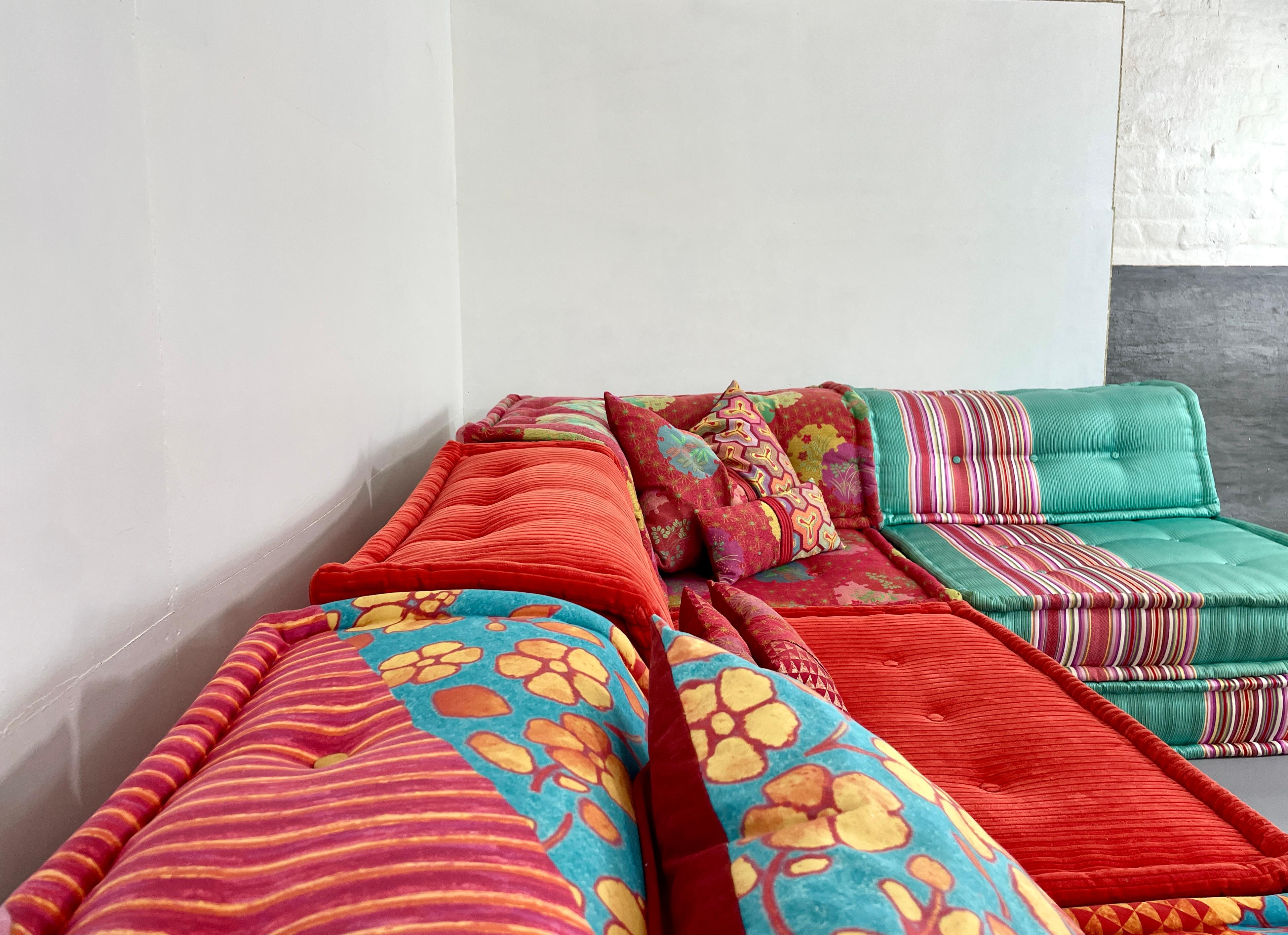 Mah jong-Sofa von Hans Hopfer für Roche Bobois, entworfen von Kenzo Takata  (Postmoderne) im Angebot