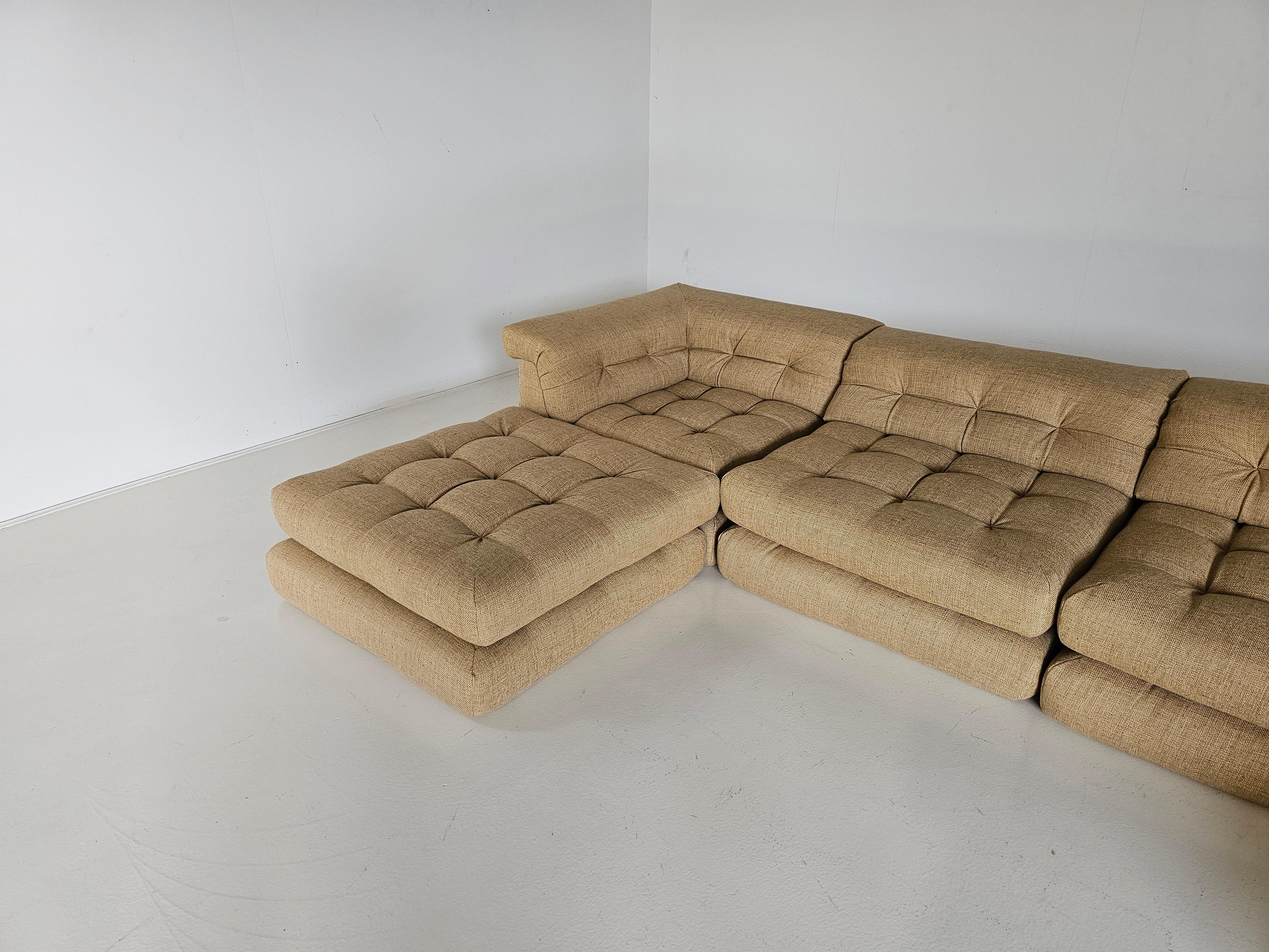 Mah Jong sofa in beige/sand fabric by Hans Hopfer, Roche Bobois, France, 1970s For Sale 2