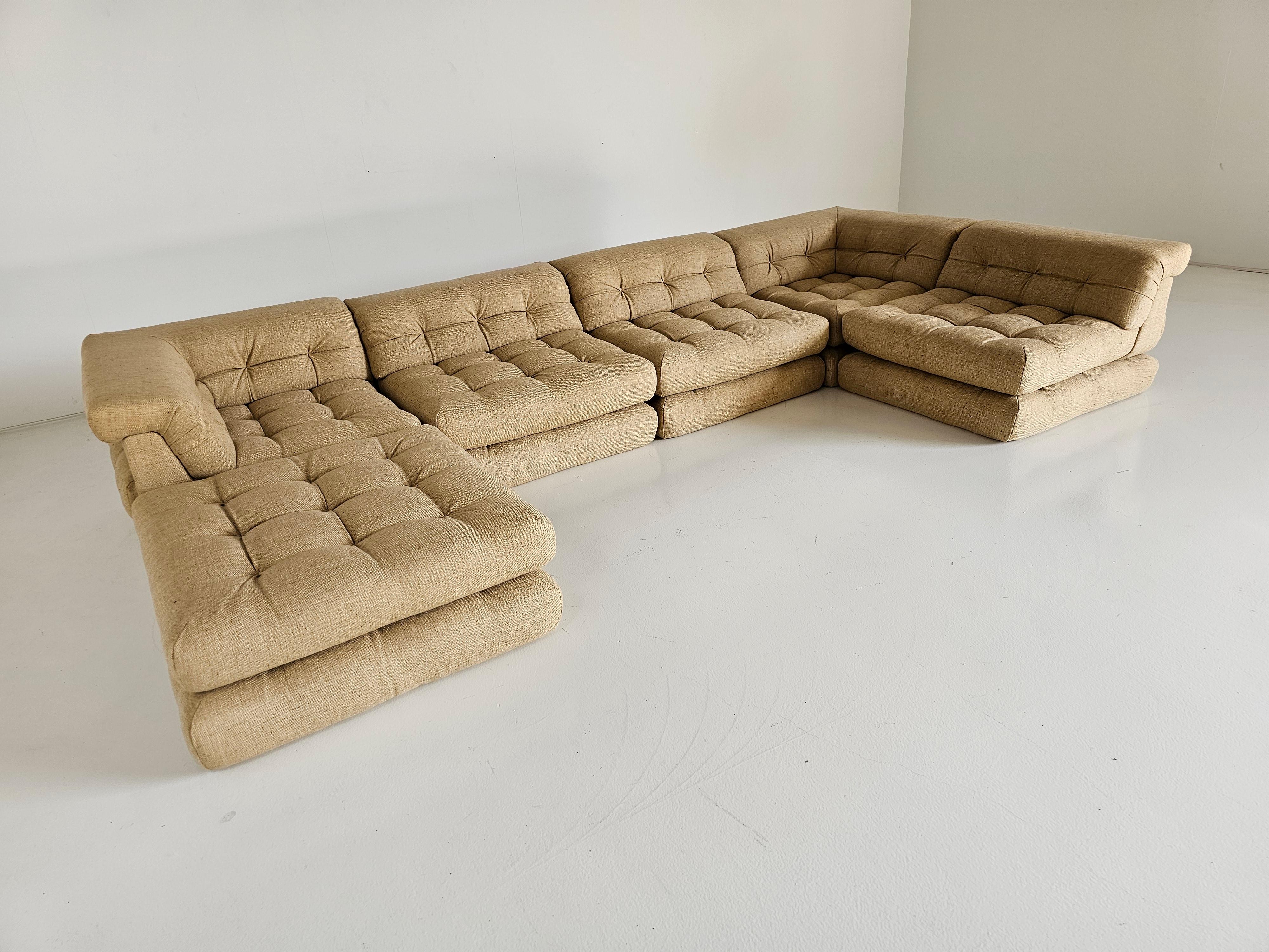 Mah Jong sofa in beige/sand fabric by Hans Hopfer, Roche Bobois, France, 1970s For Sale 6