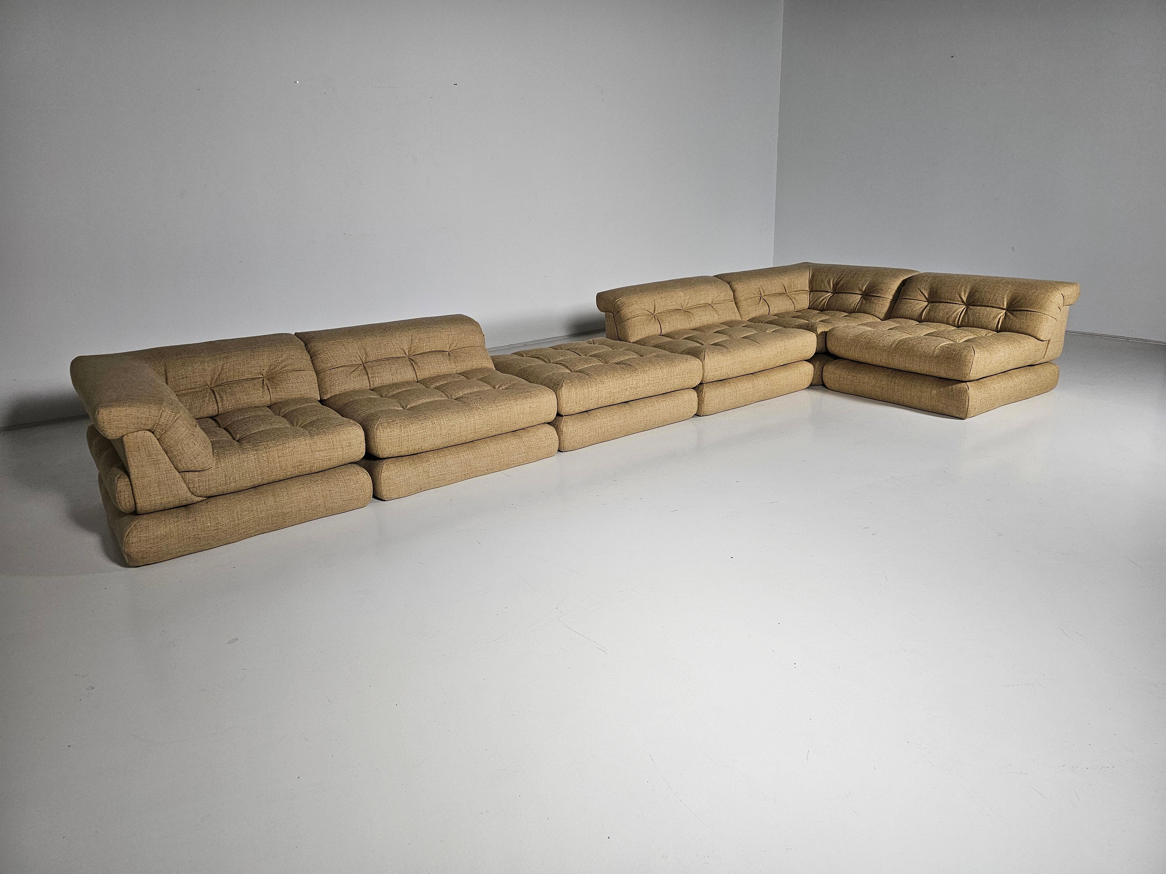 European Mah Jong sofa in beige/sand fabric by Hans Hopfer, Roche Bobois, France, 1970s For Sale
