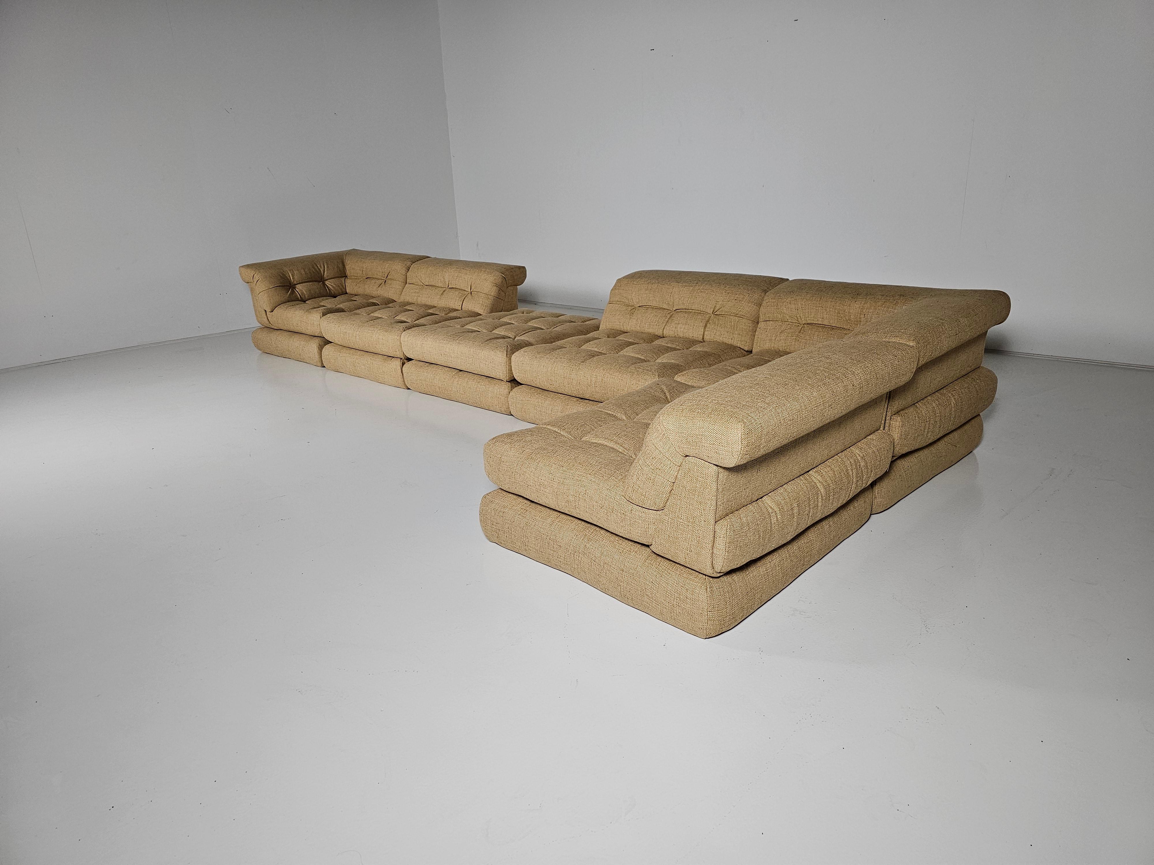 Late 20th Century Mah Jong sofa in beige/sand fabric by Hans Hopfer, Roche Bobois, France, 1970s For Sale