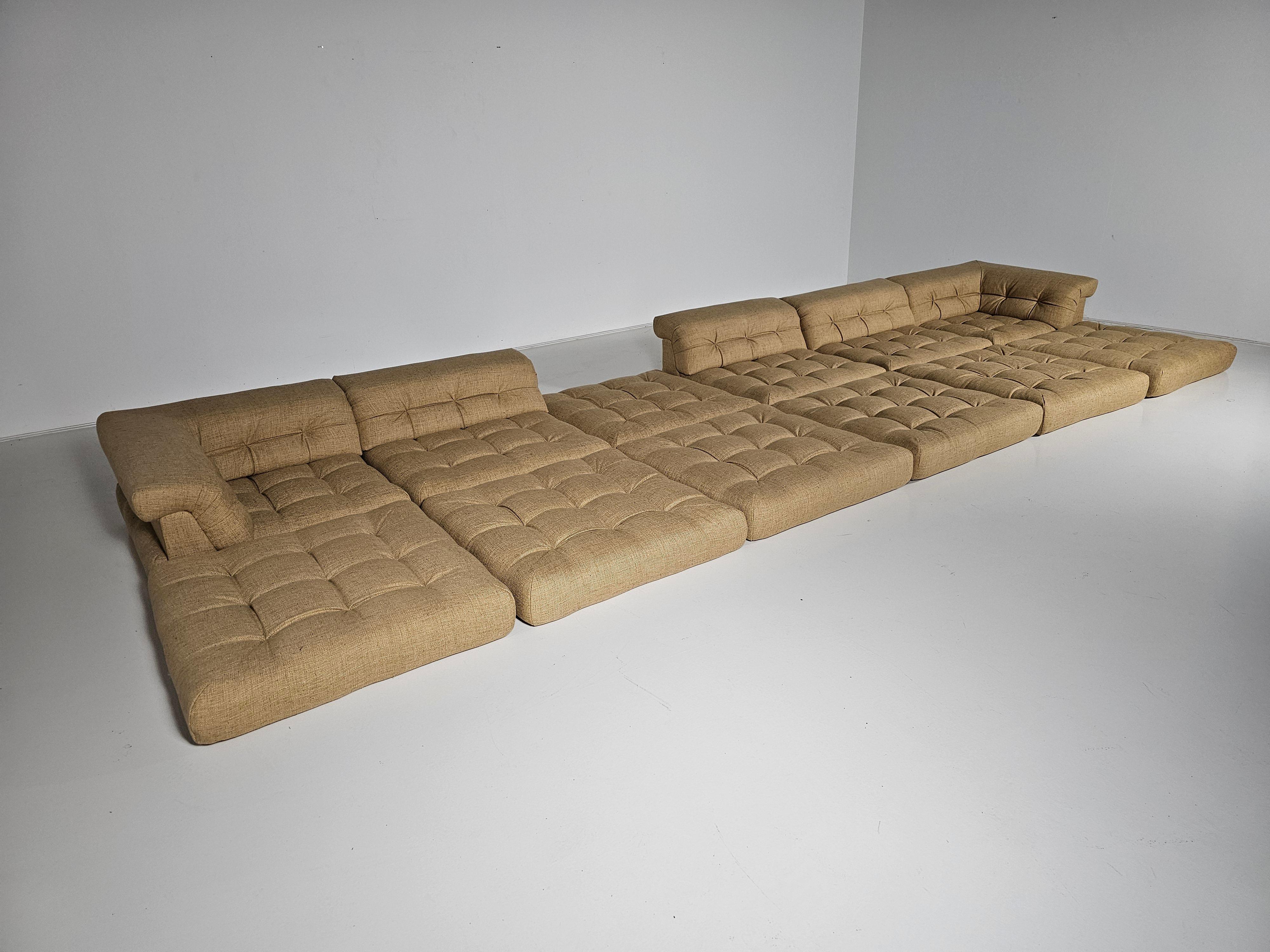 Fabric Mah Jong sofa in beige/sand fabric by Hans Hopfer, Roche Bobois, France, 1970s For Sale