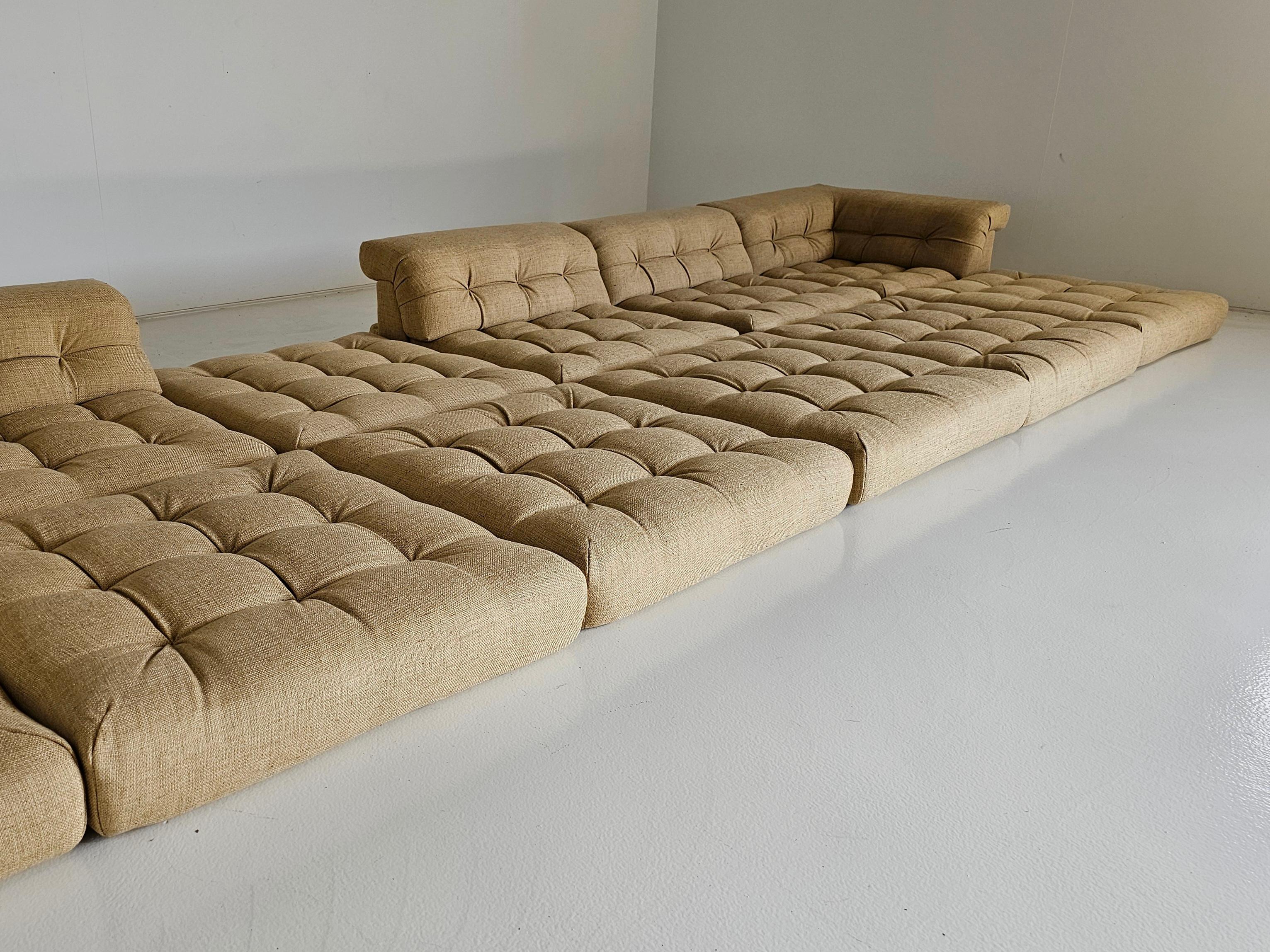 Mah Jong sofa in beige/sand fabric by Hans Hopfer, Roche Bobois, France, 1970s In Excellent Condition In amstelveen, NL