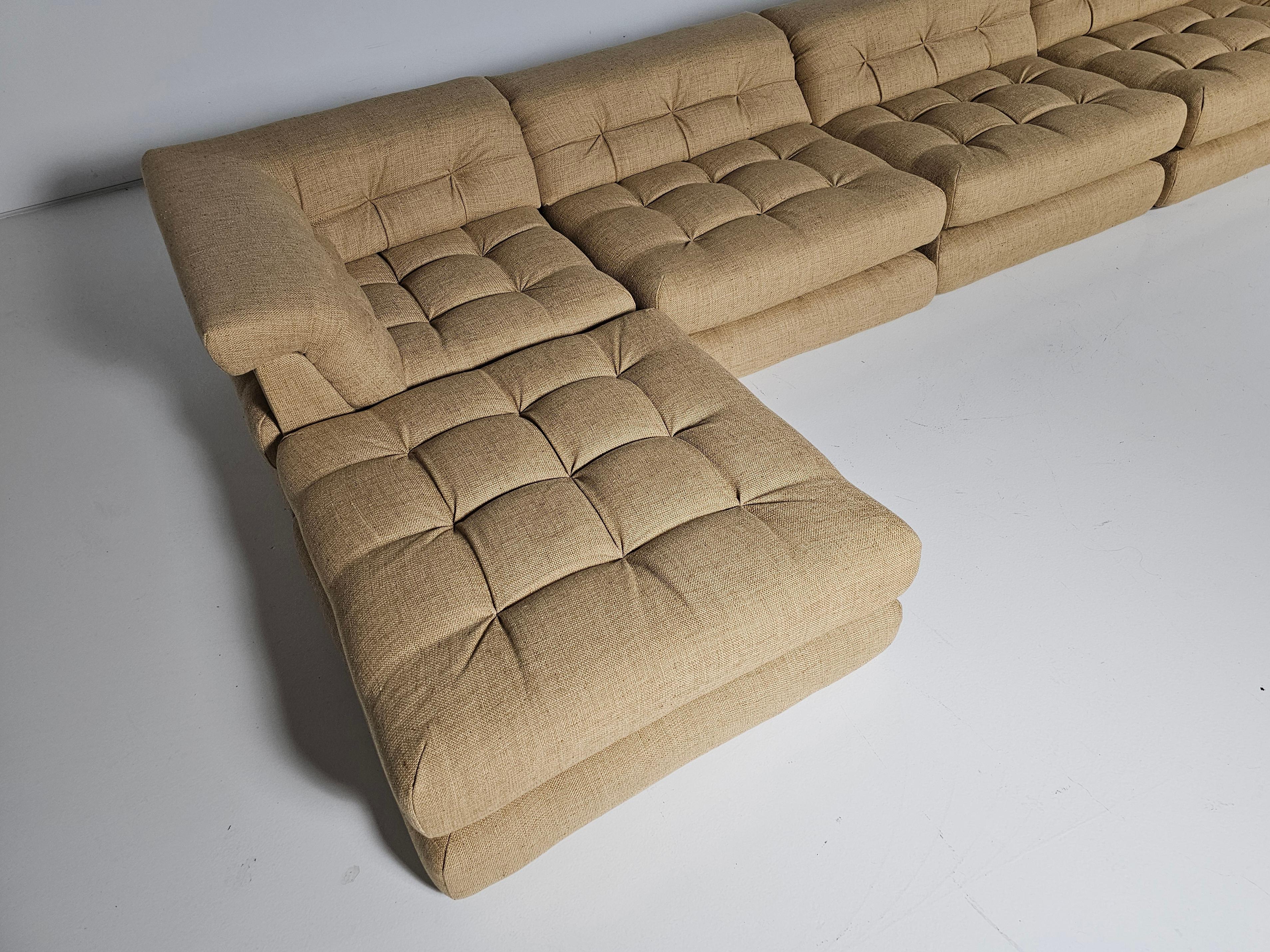 Mah Jong sofa in beige/sand fabric by Hans Hopfer, Roche Bobois, France, 1970s For Sale 2
