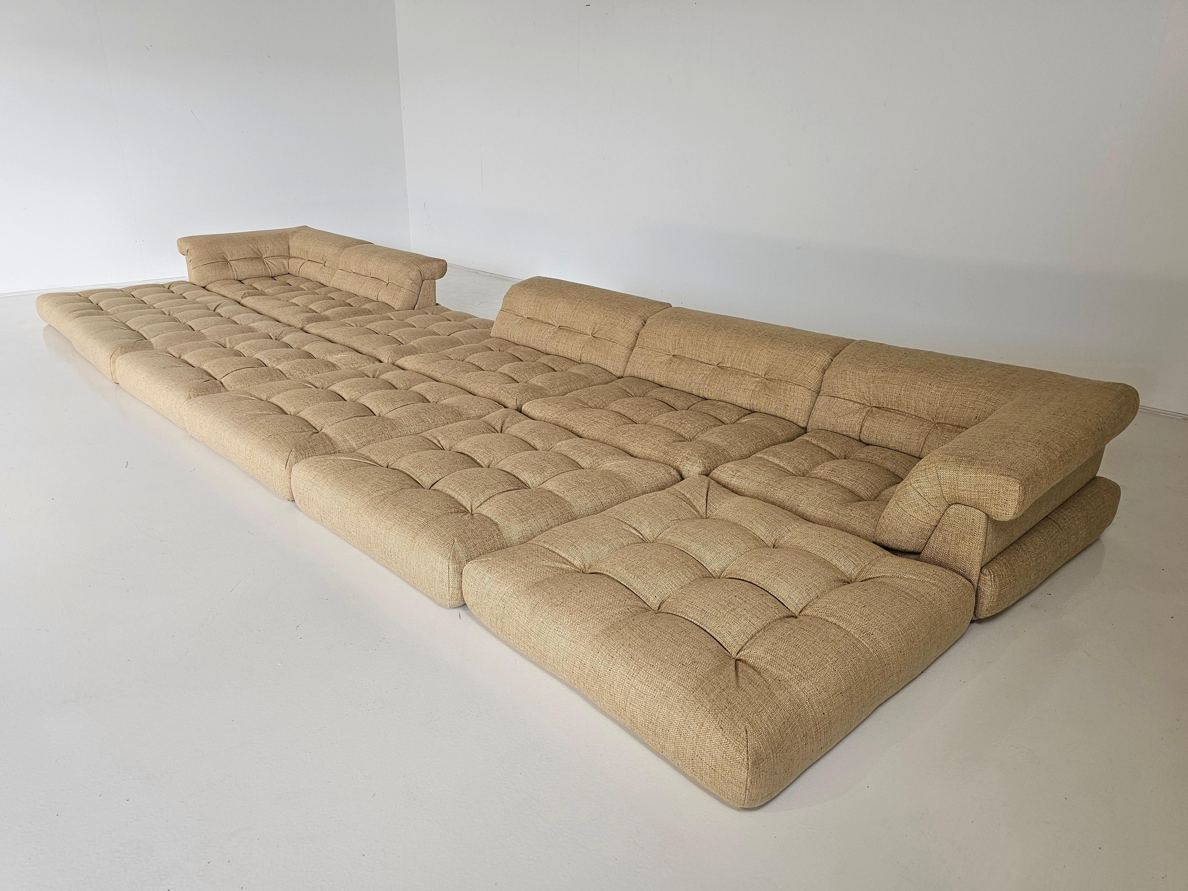 Fabric Mah Jong sofa in beige/sand fabric by Hans Hopfer, Roche Bobois, France, 1970s For Sale