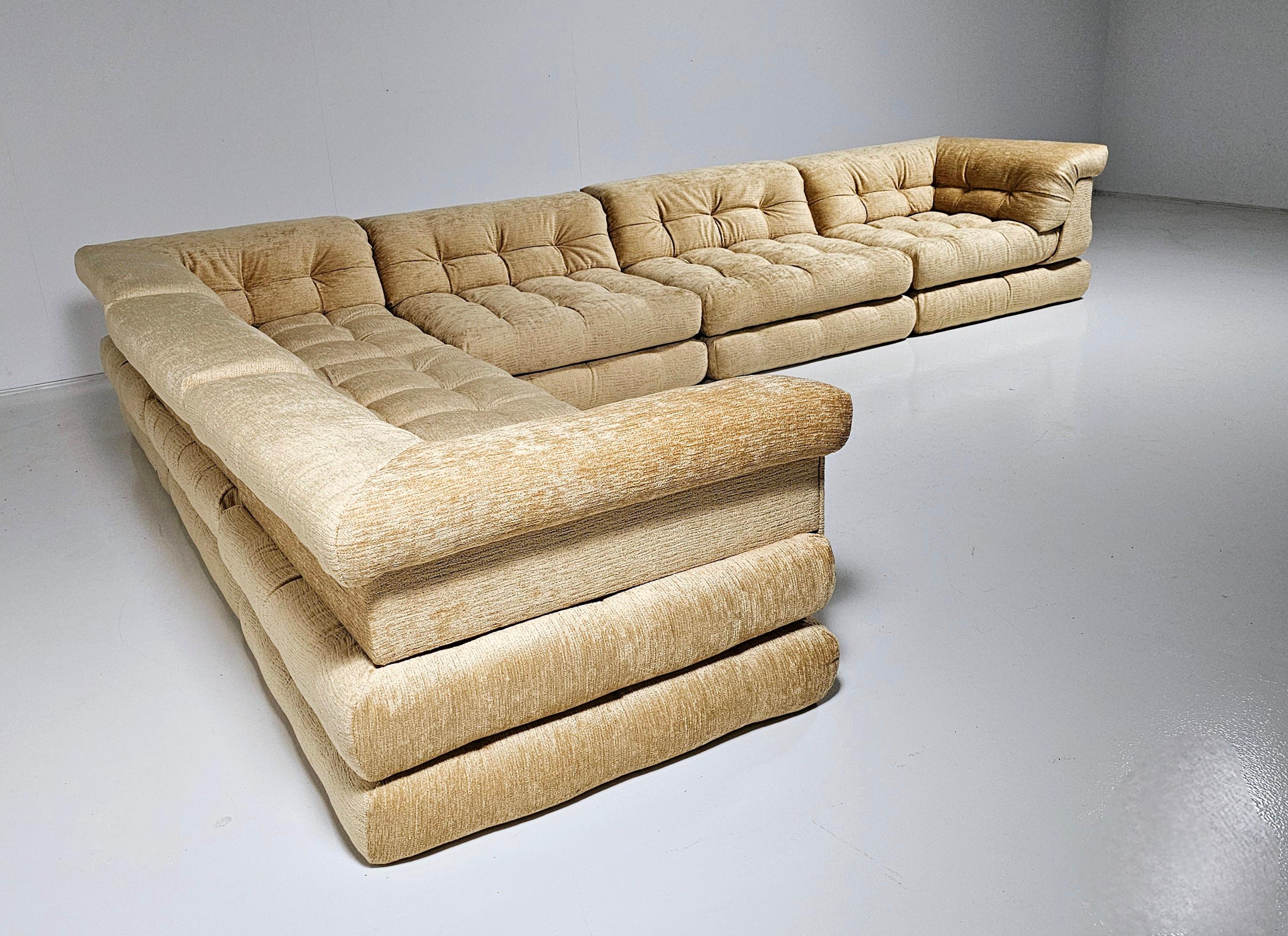 Mah Jong sofa in chenille fabric  by Hans Hopfer, Roche Bobois, France, 1970s In Excellent Condition In amstelveen, NL