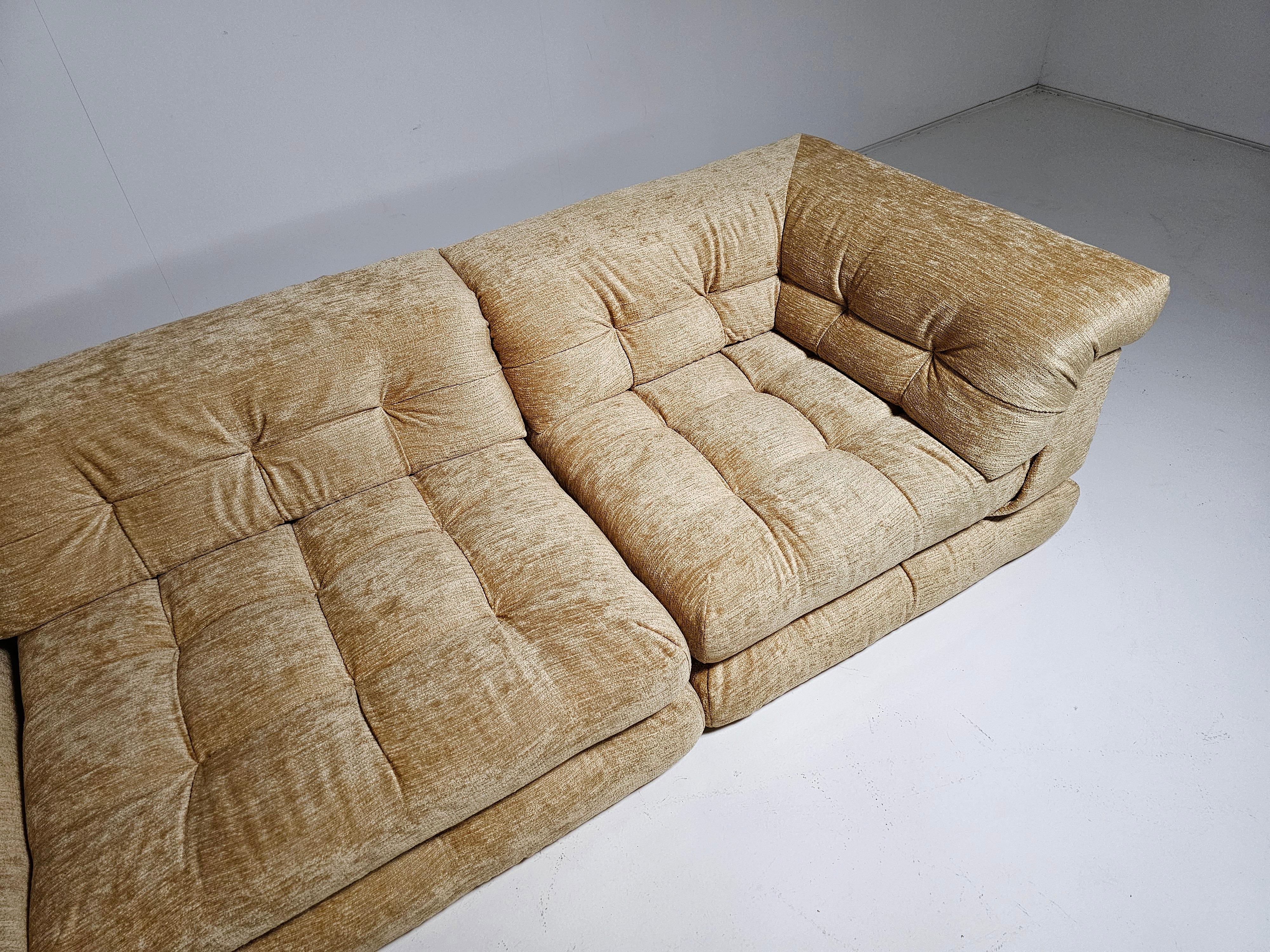 Late 20th Century Mah Jong sofa in chenille fabric  by Hans Hopfer, Roche Bobois, France, 1970s